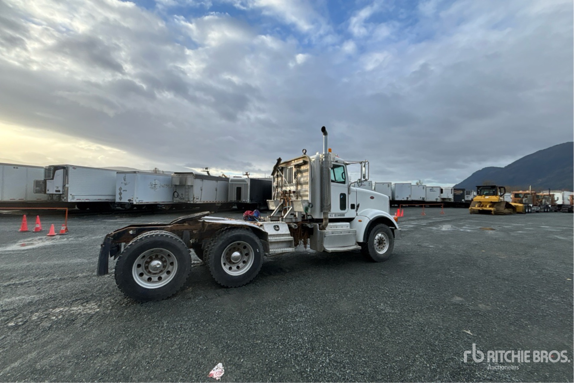 Aspect général with Image, coin arrière droit