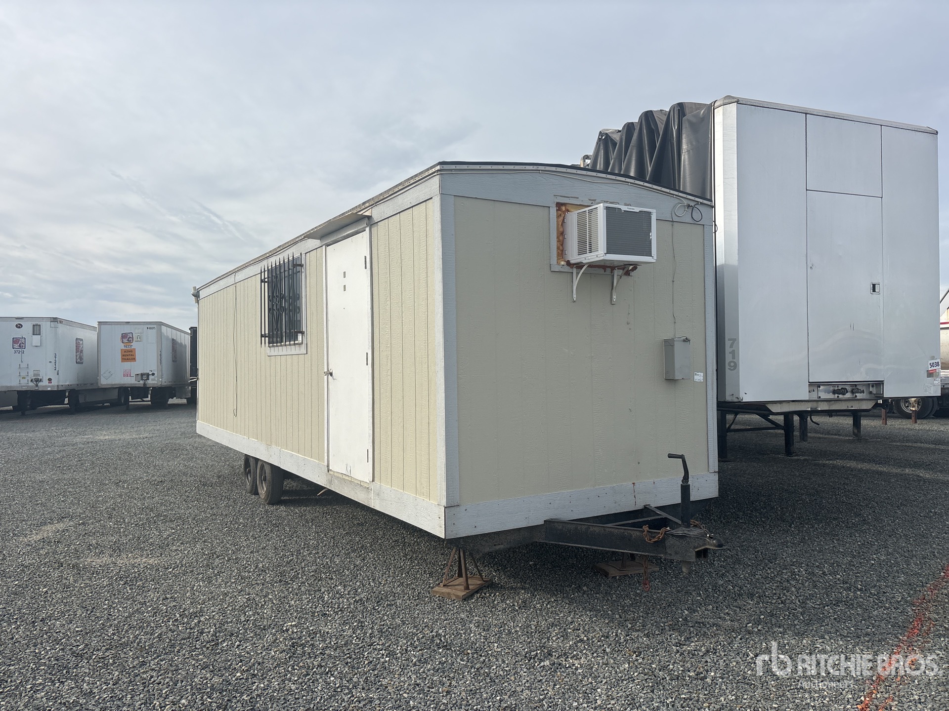 General Appearance with Bild, Ecke vorne rechts