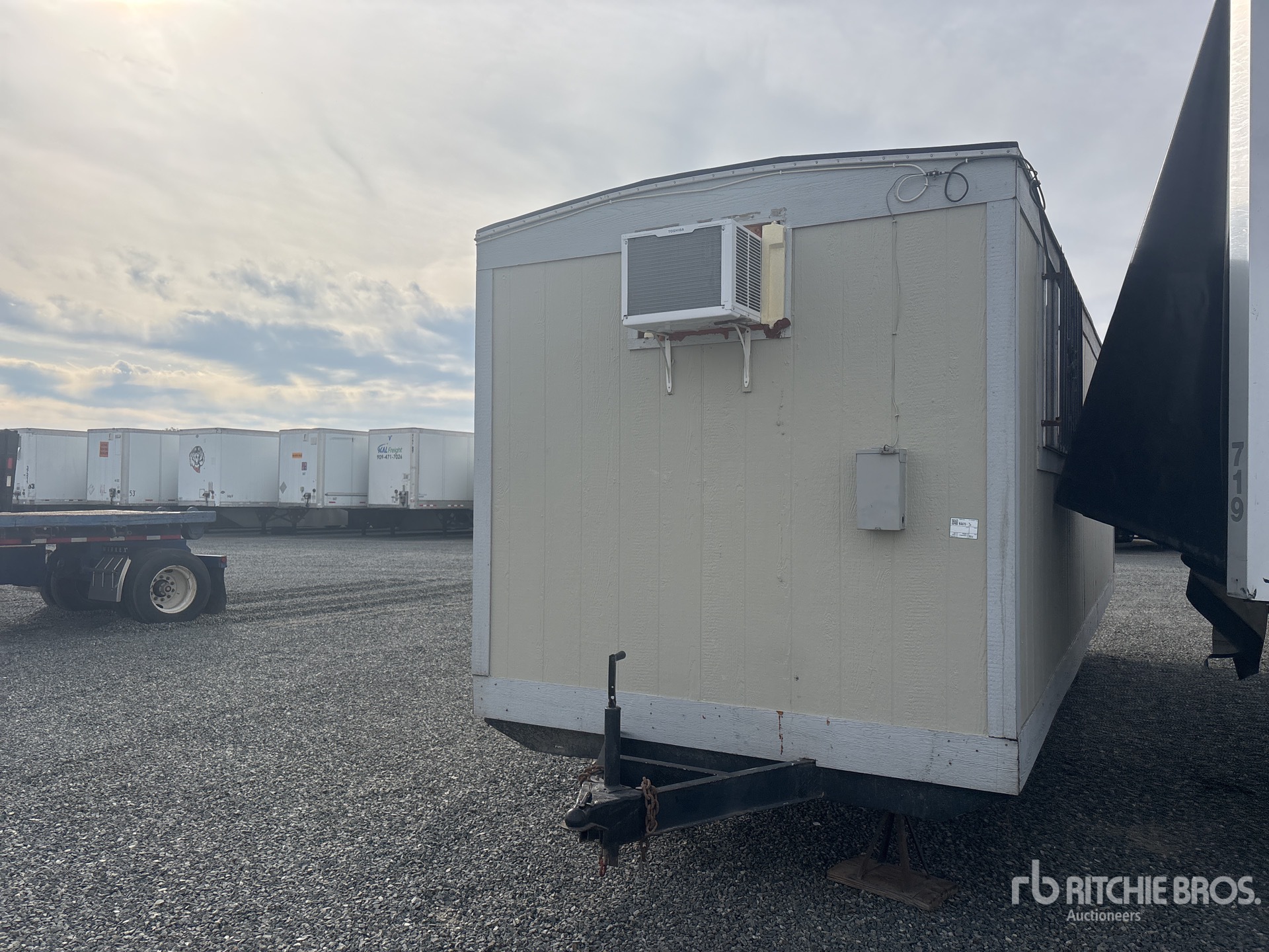 General Appearance with Bild, Ecke vorne links