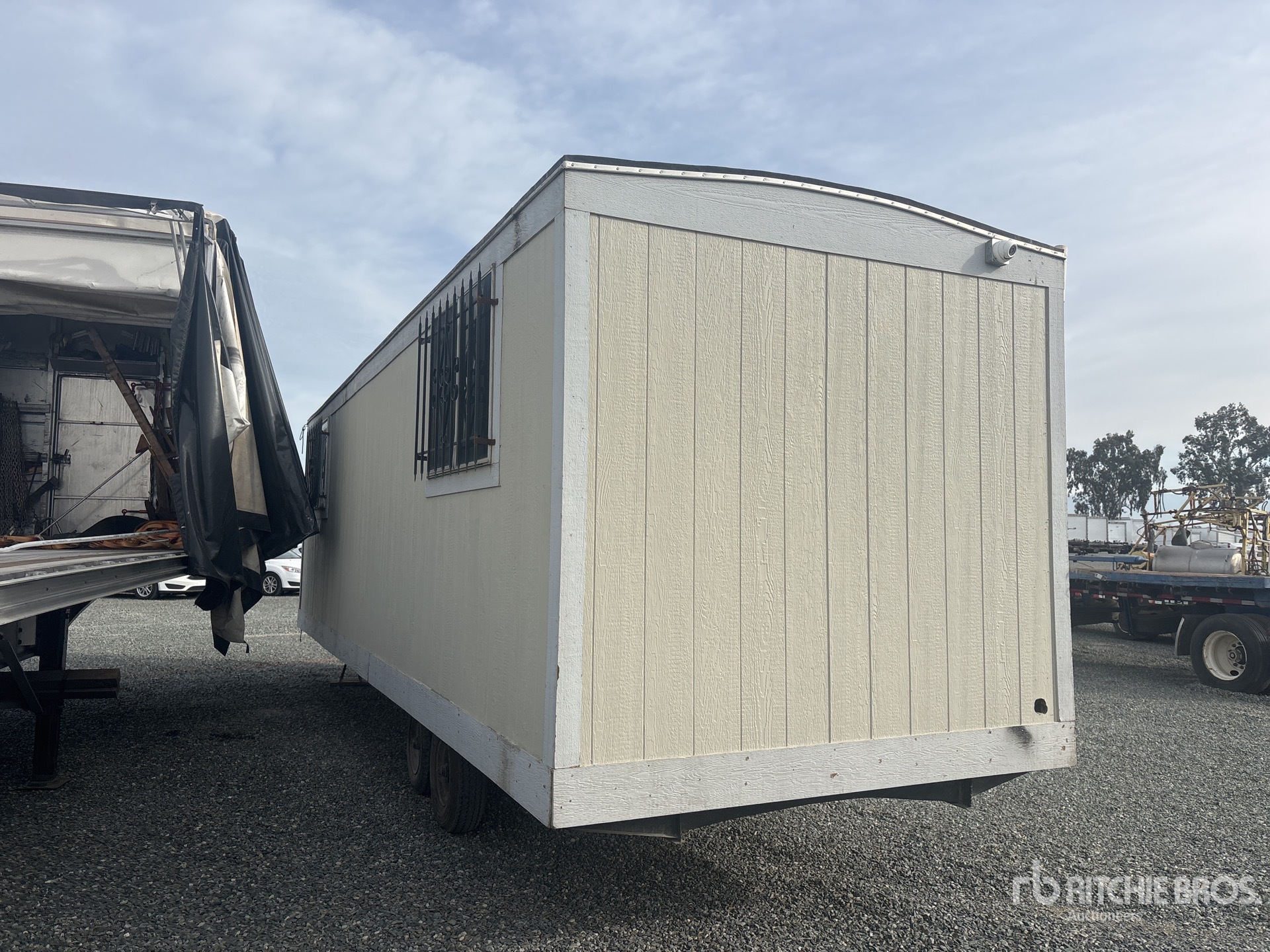 General Appearance with Bild, Ecke hinten links