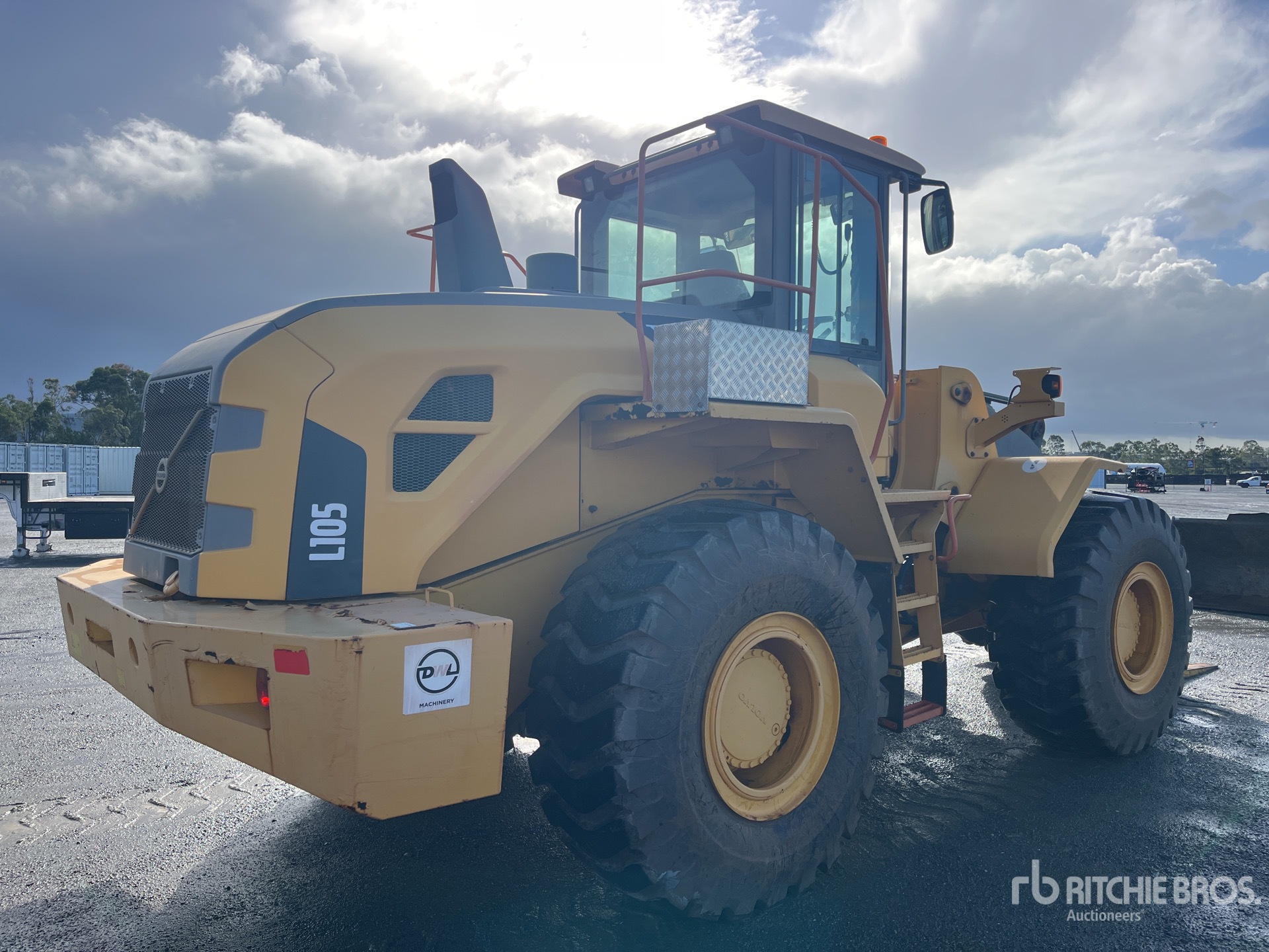 General Appearance with Picture, Right Rear Corner