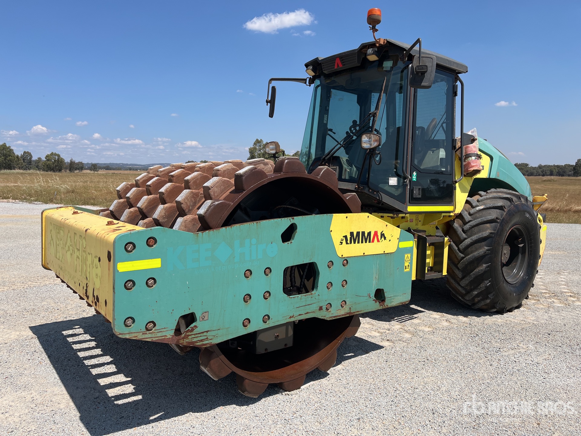 General Appearance with Bild, Ecke vorne links