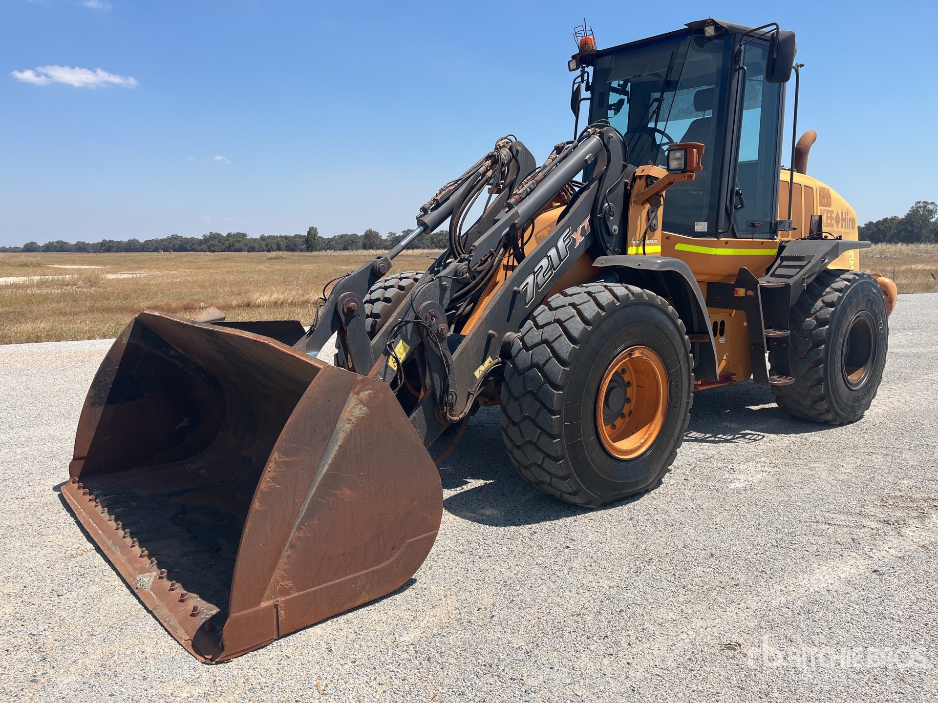 General Appearance with Picture, Left Front Corner