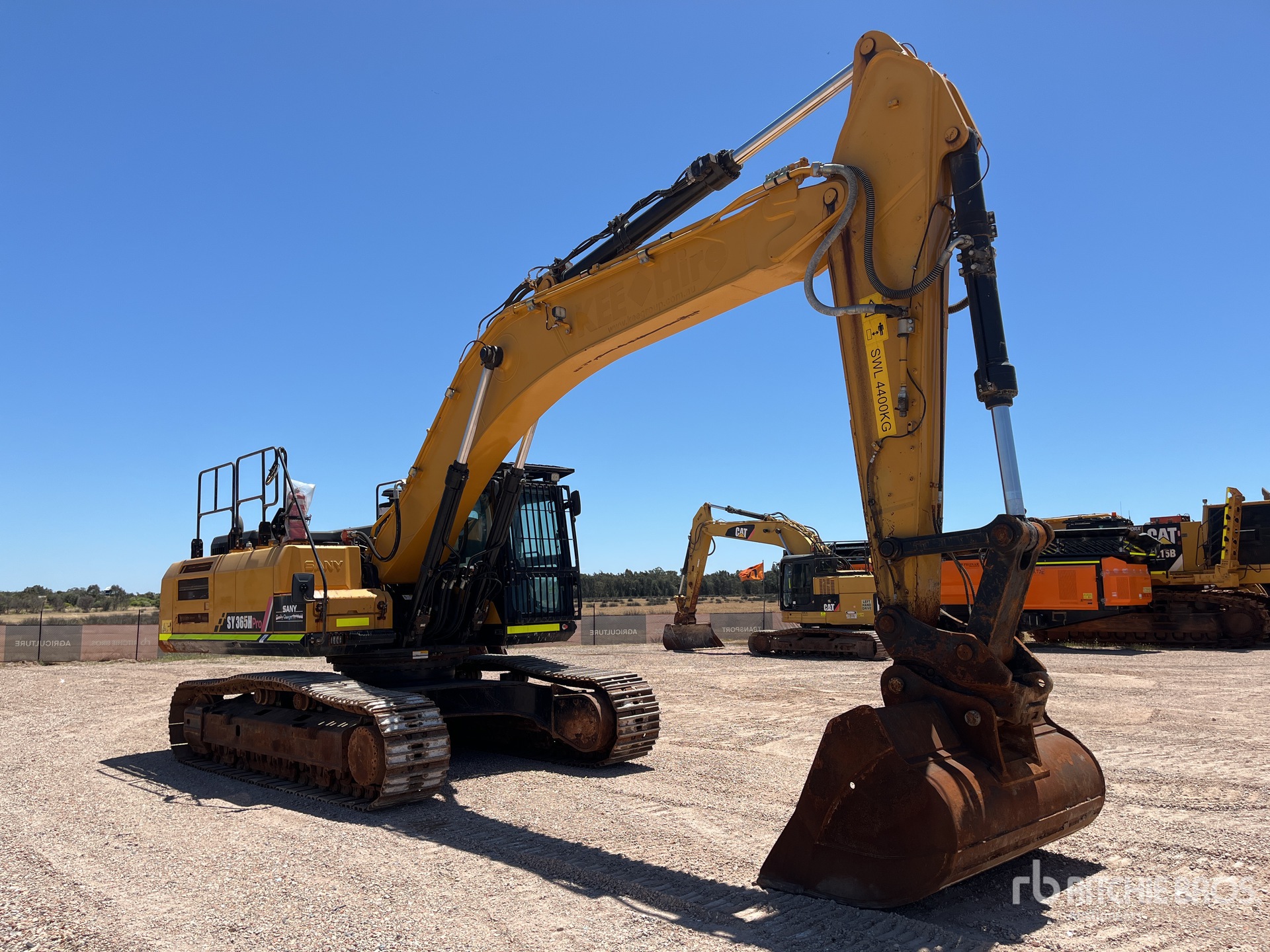 General Appearance with Picture, Right Front Corner