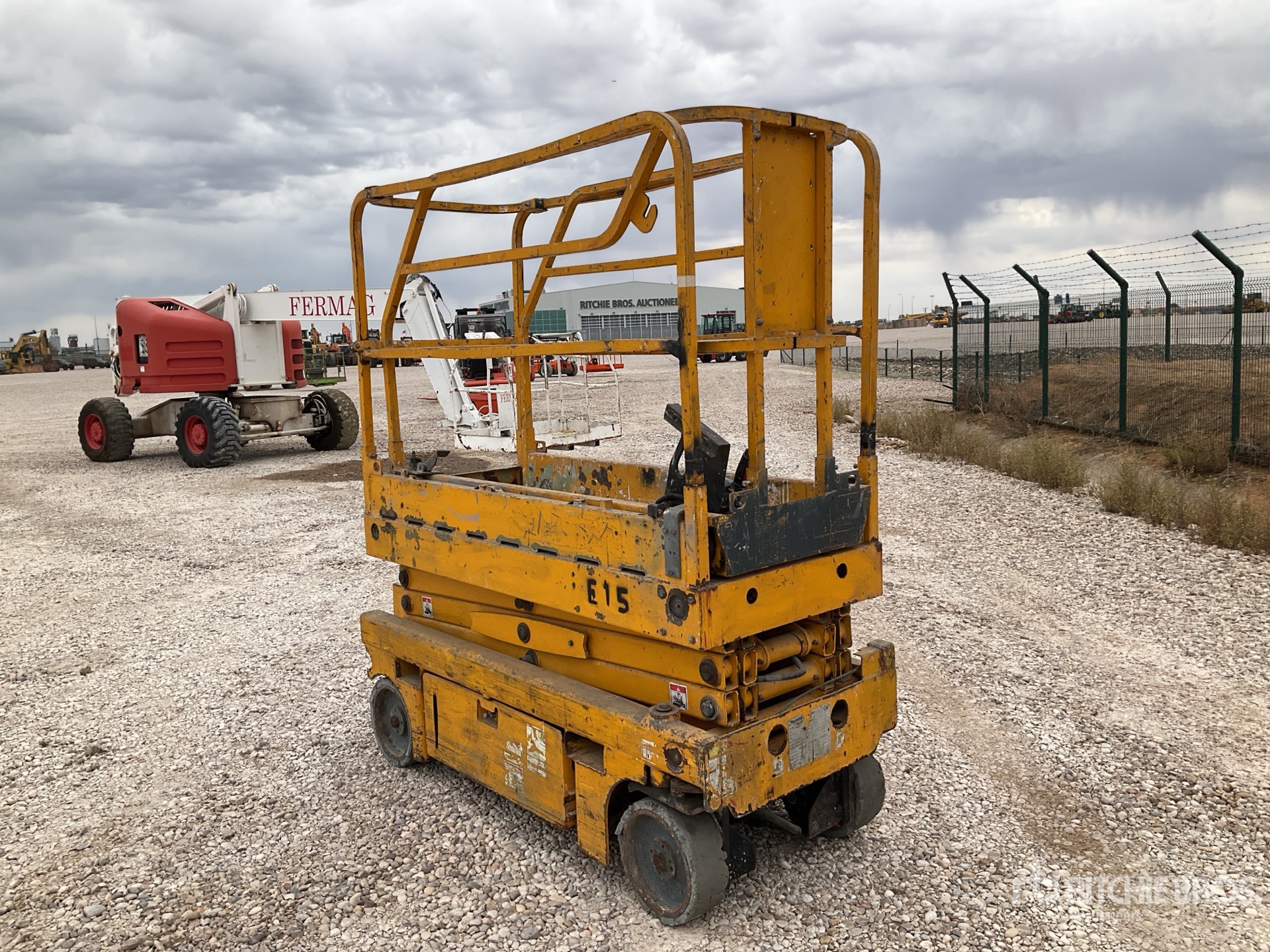 General Appearance with Foto, angolo posteriore sinistro