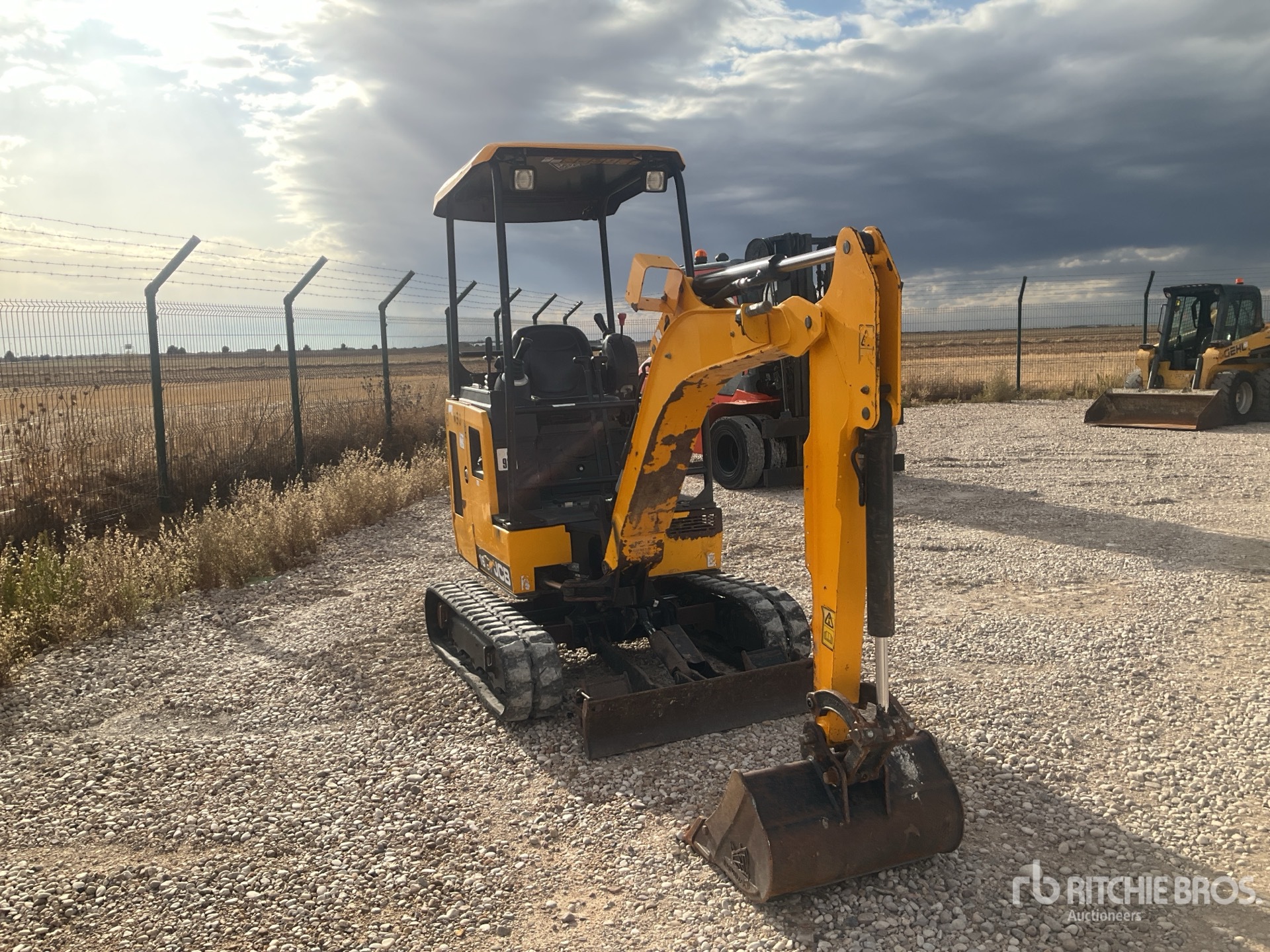 General Appearance with Picture, Right Front Corner