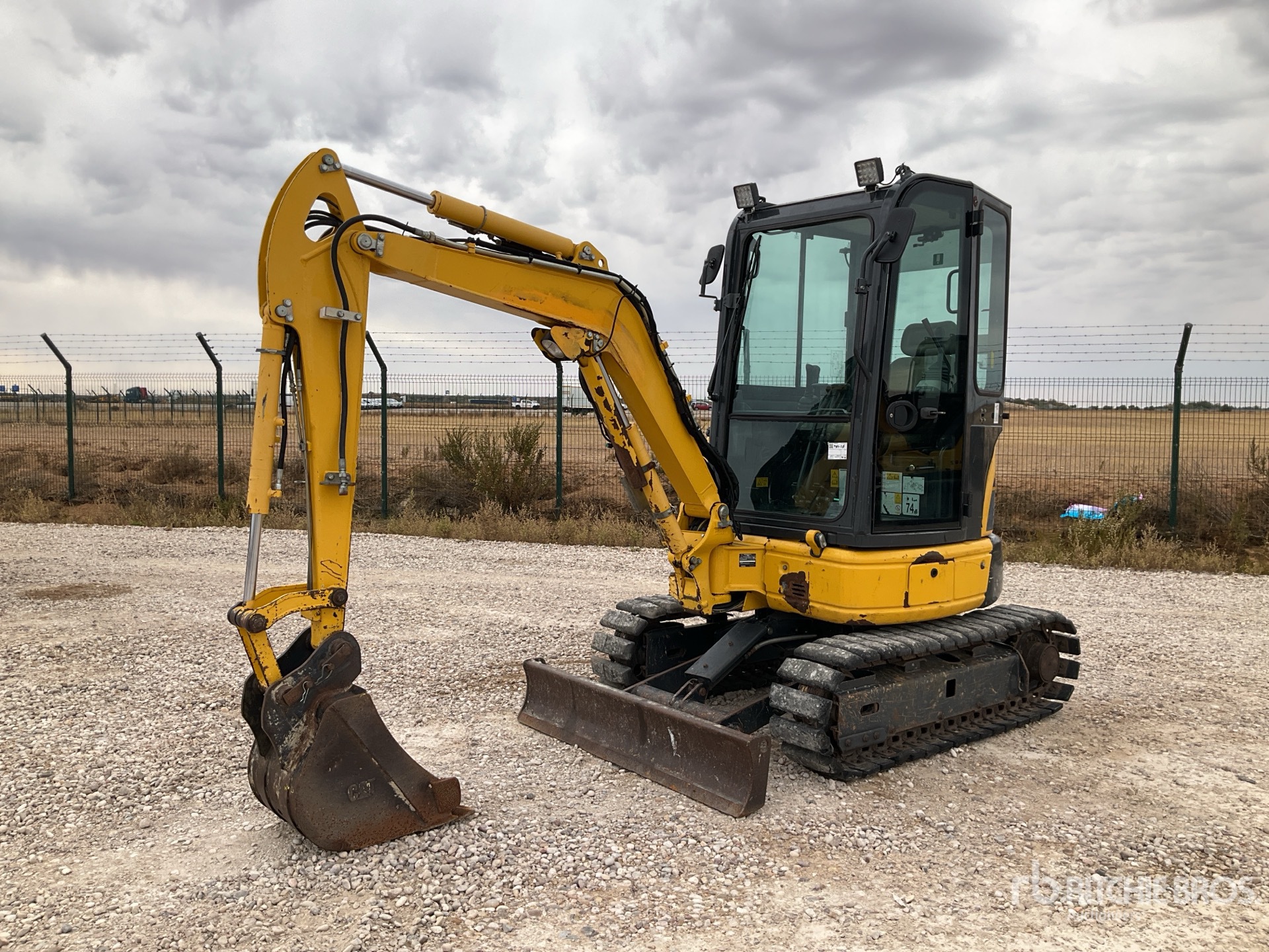 General Appearance with Operation Video