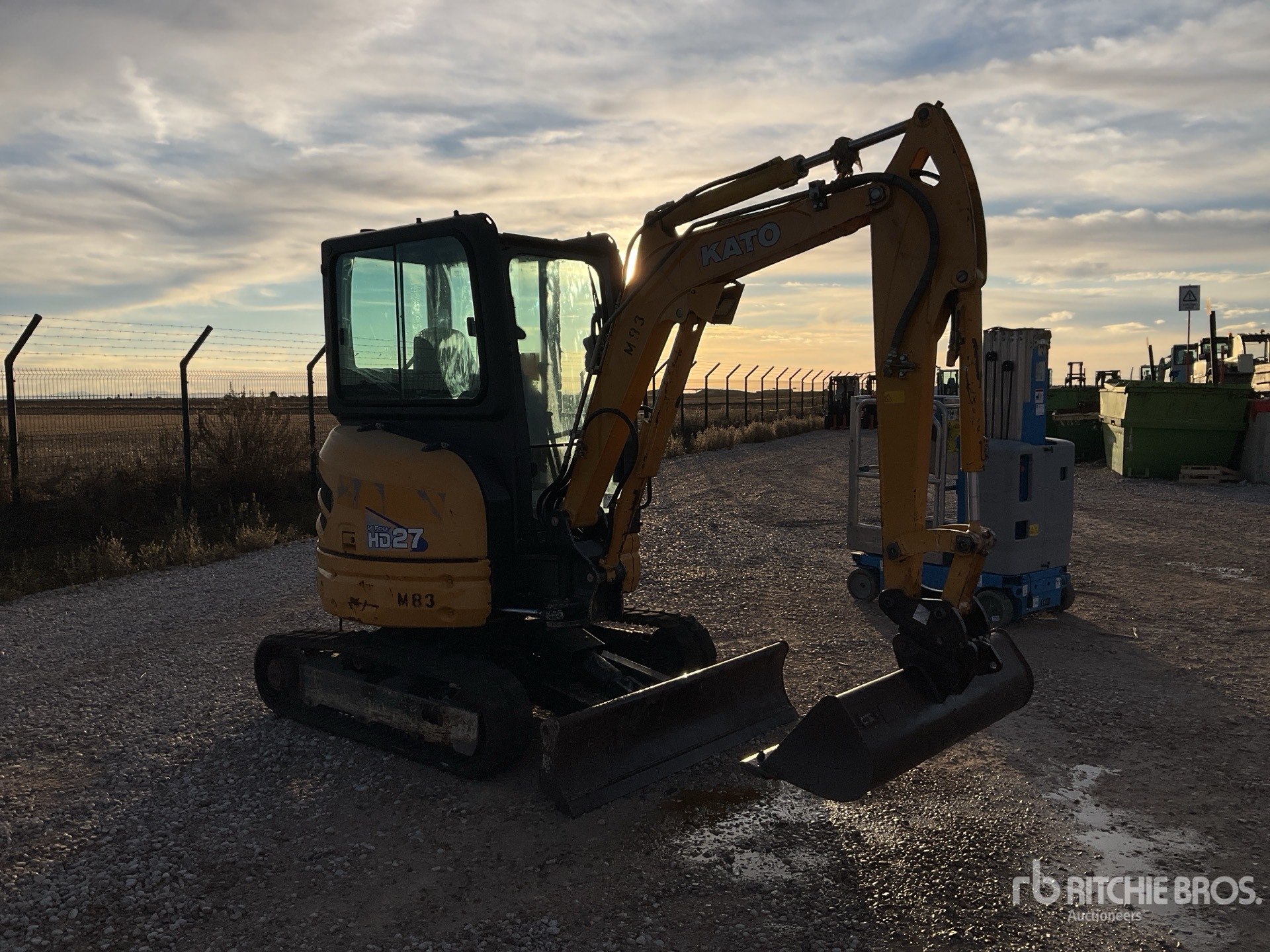 General Appearance with Picture, Right Front Corner