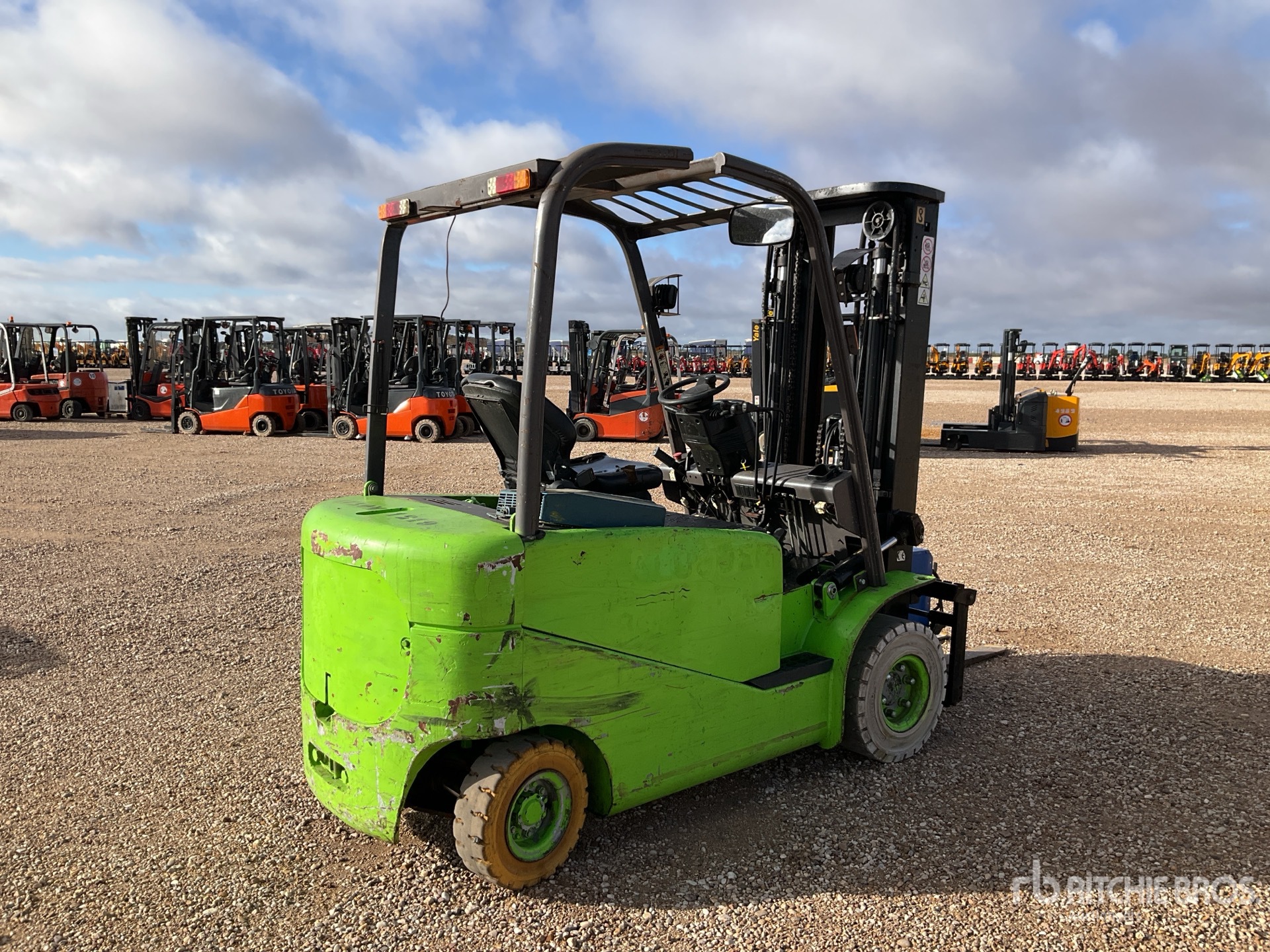 Aspect général with Image, coin arrière droit