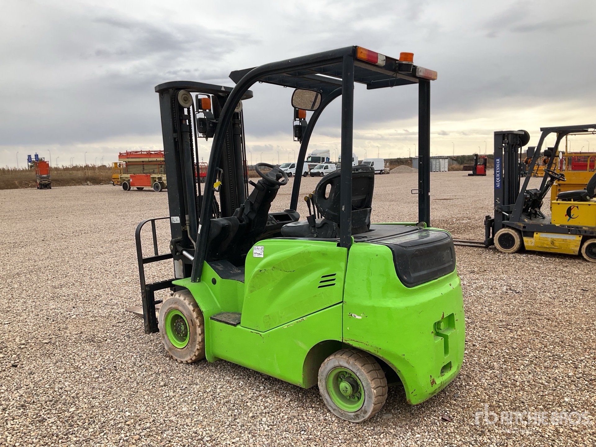 Aspect général with Image, coin arrière gauche