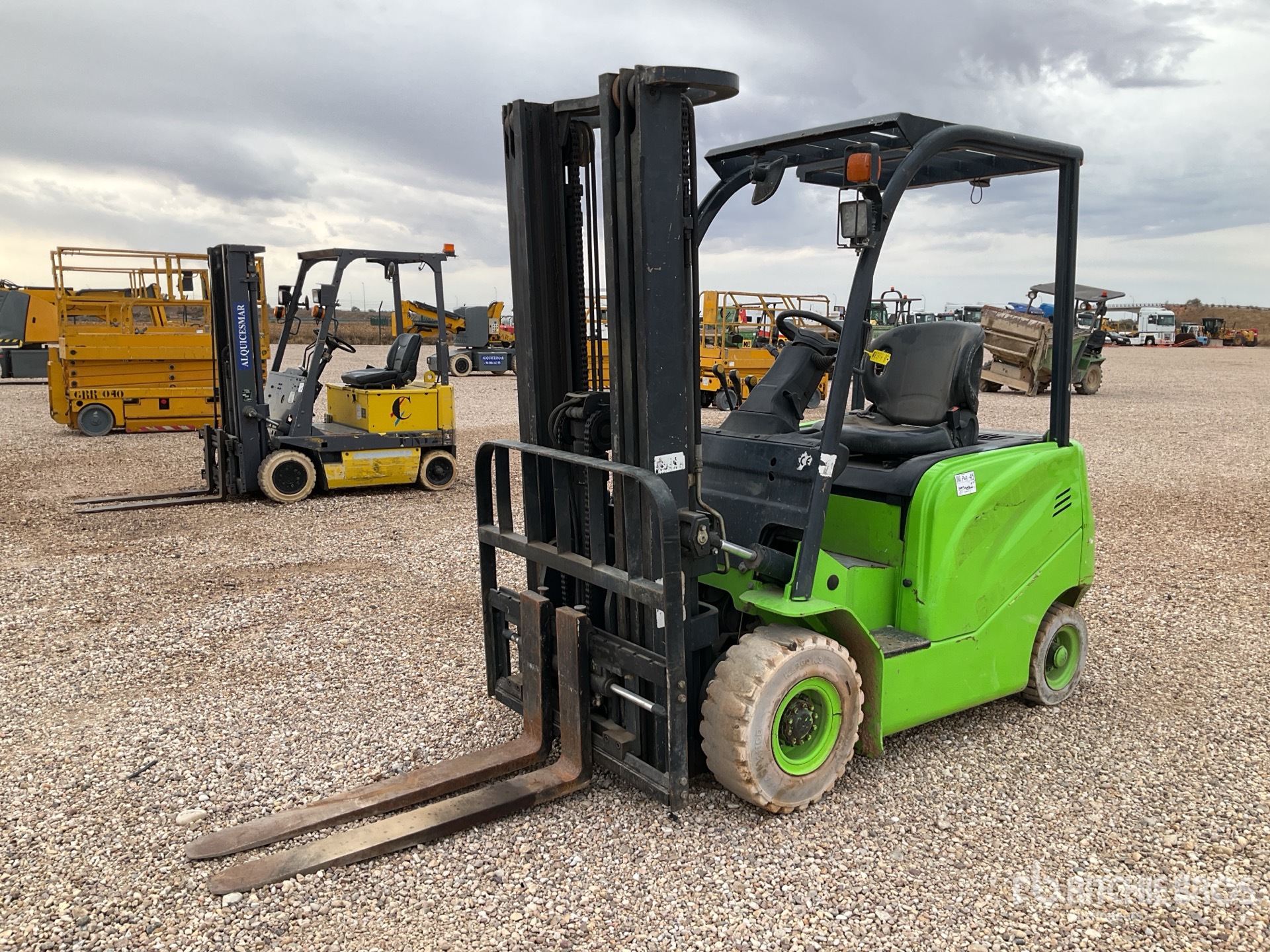 Aspect général with Image, coin avant gauche