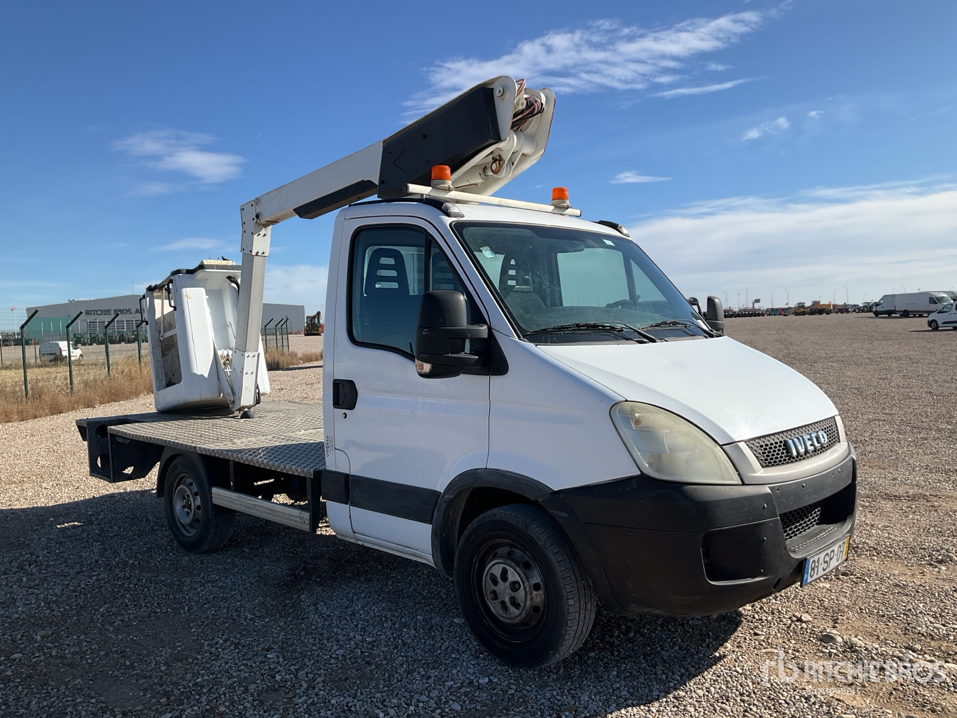 General Appearance with Bild, Ecke vorne rechts