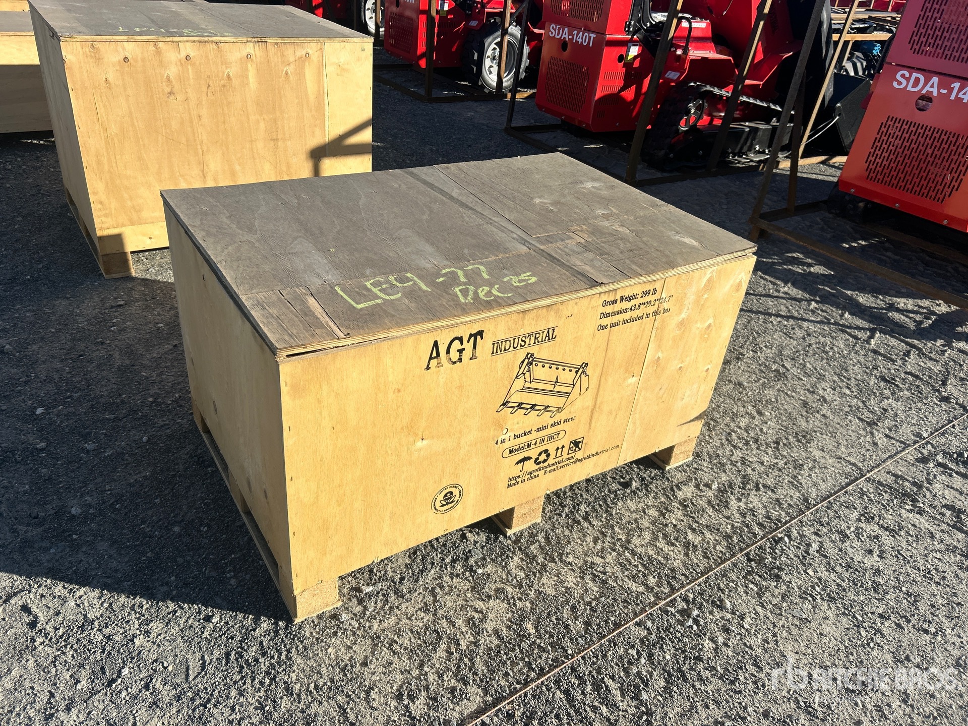 General Appearance with Picture, Right Front Corner