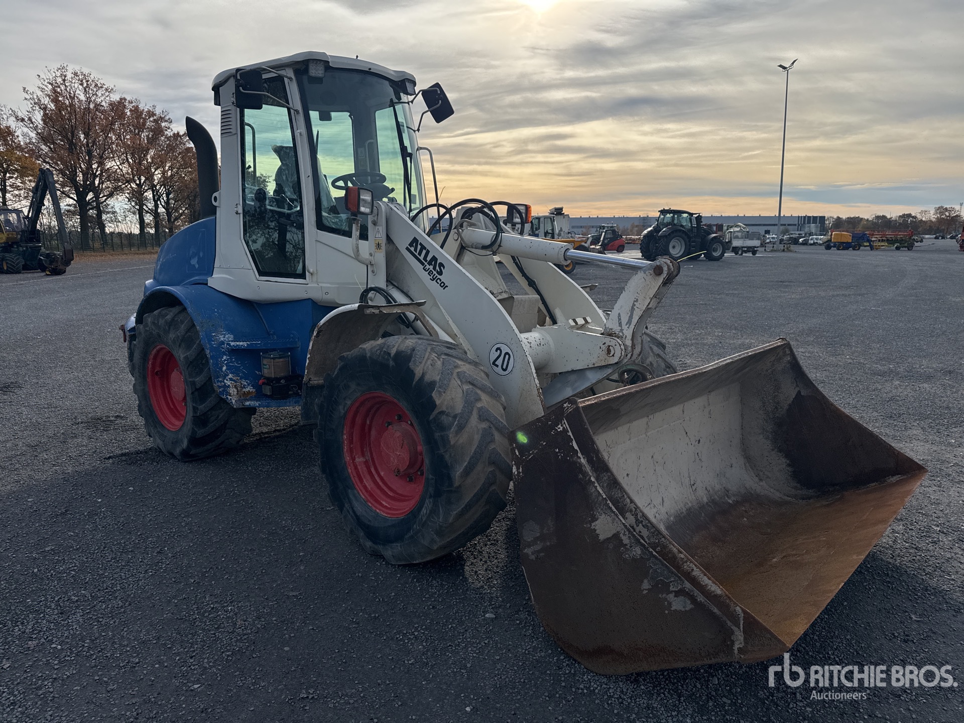 General Appearance with Picture, Right Front Corner