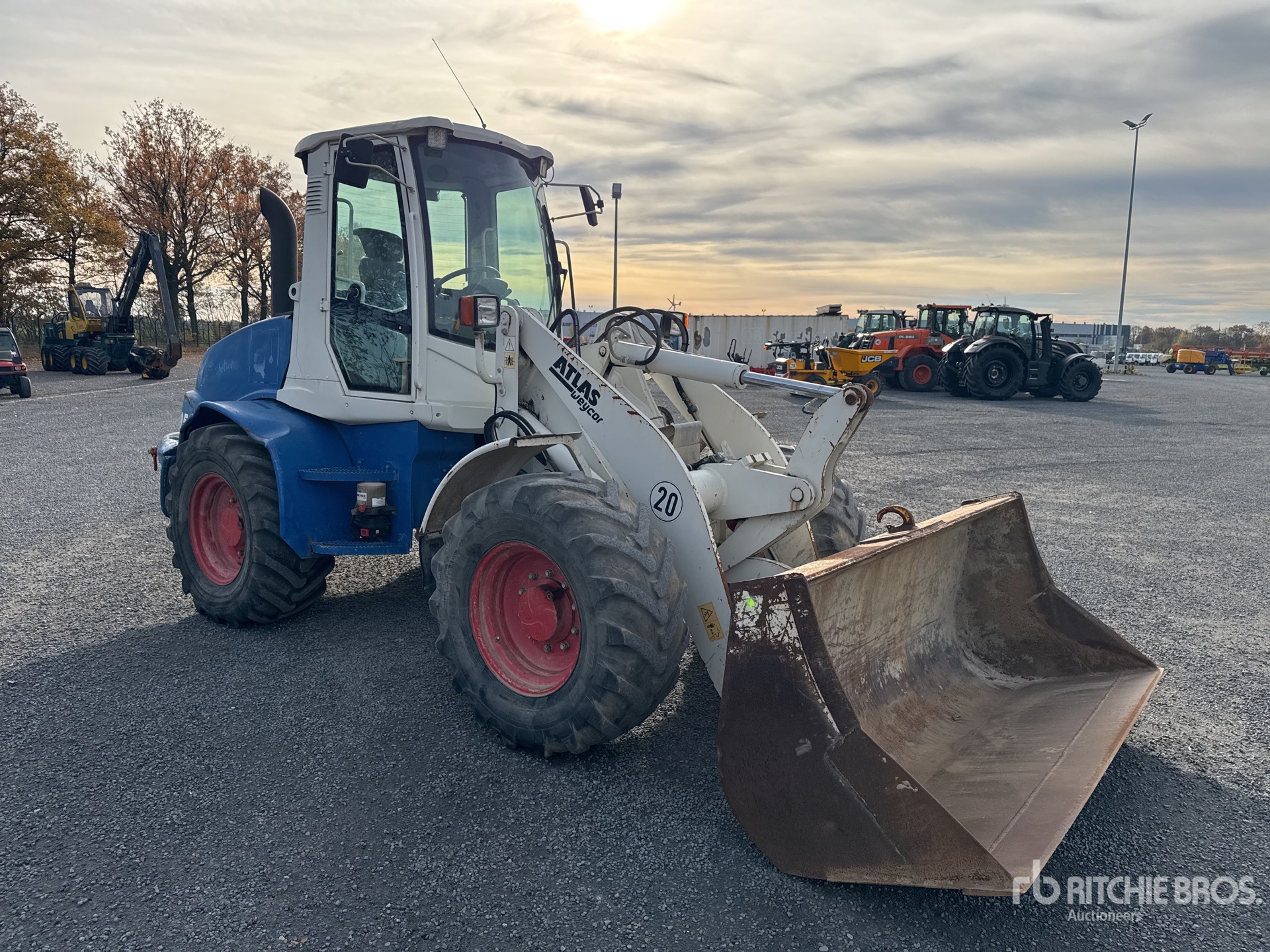 General Appearance with Picture, Right Front Corner