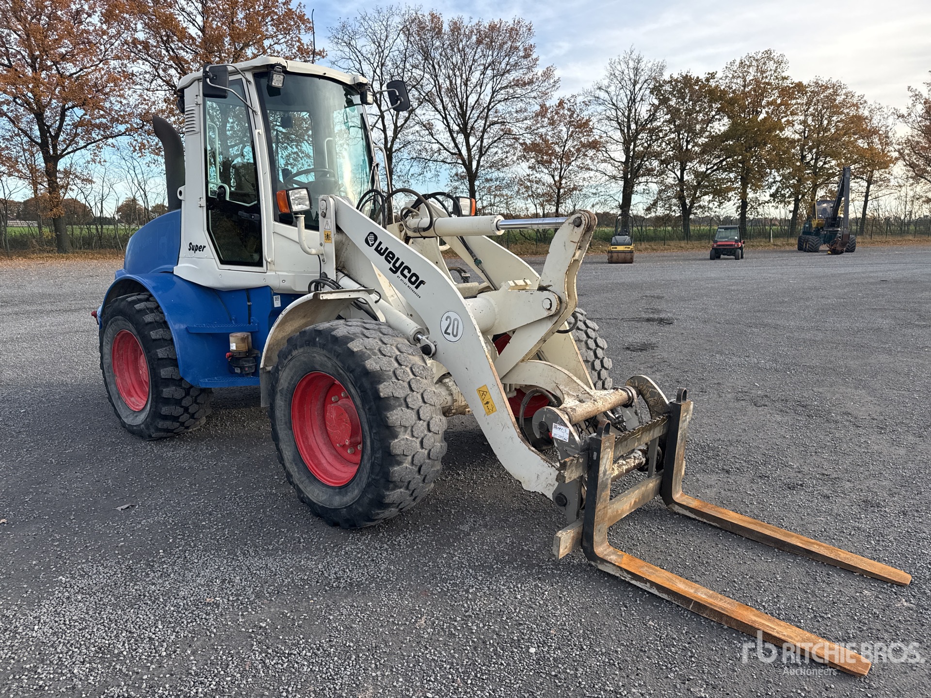 General Appearance with Picture, Right Front Corner