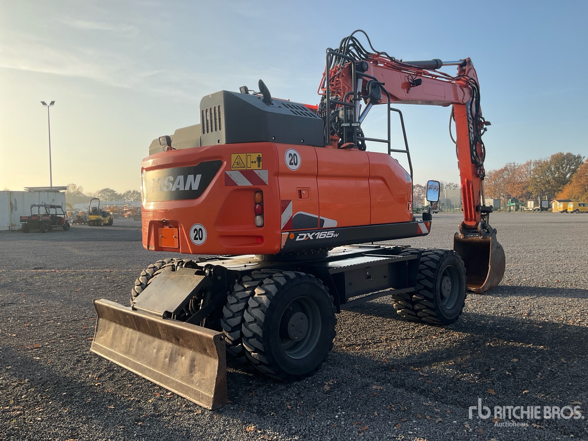 General Appearance with Imagen: esquina trasera derecha