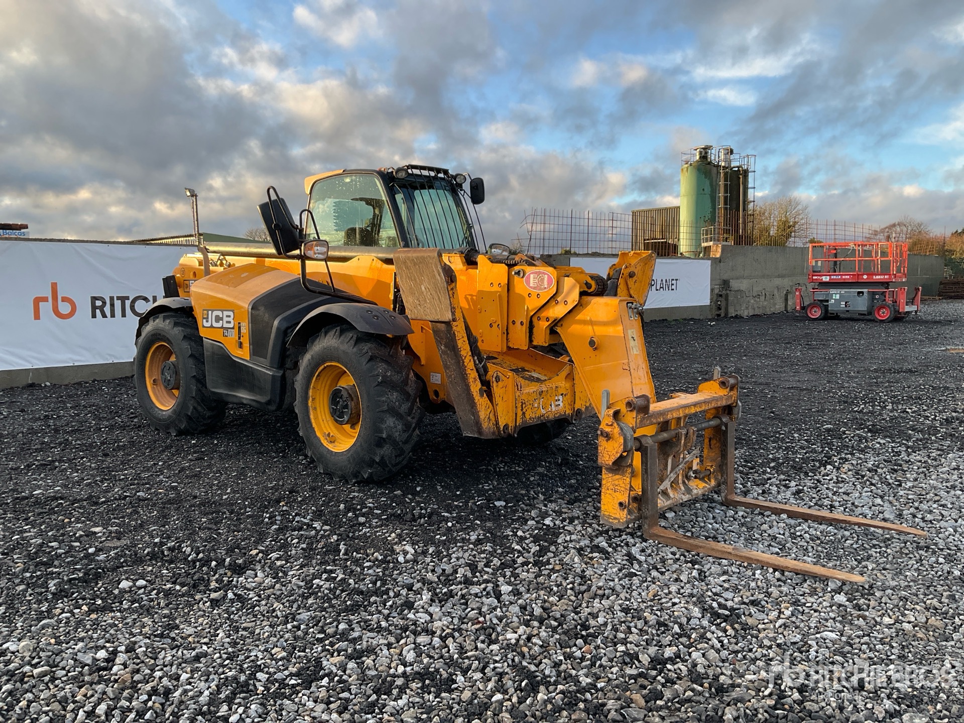 General Appearance with Picture, Right Front Corner