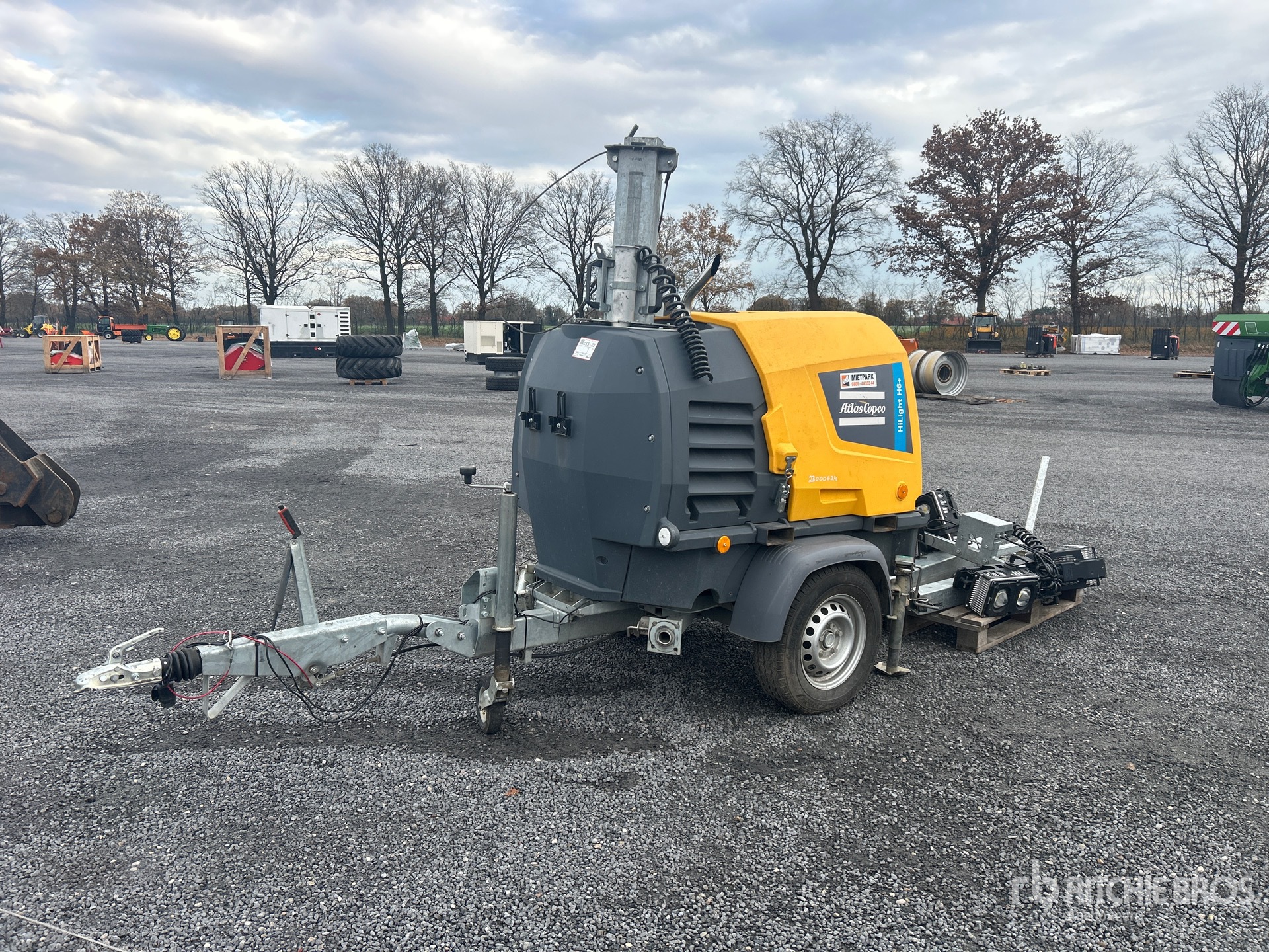 General Appearance with Bild, Ecke vorne links