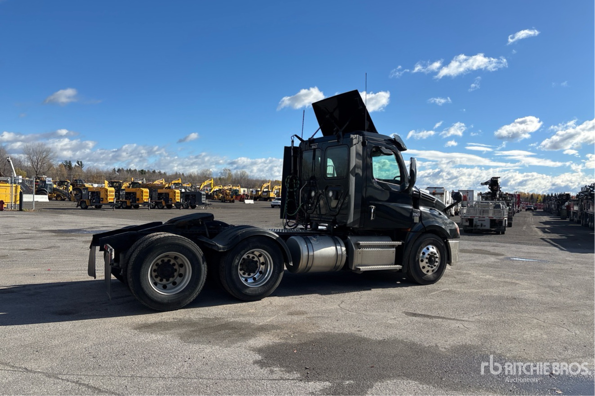 General Appearance with Foto, angolo anteriore sinistro