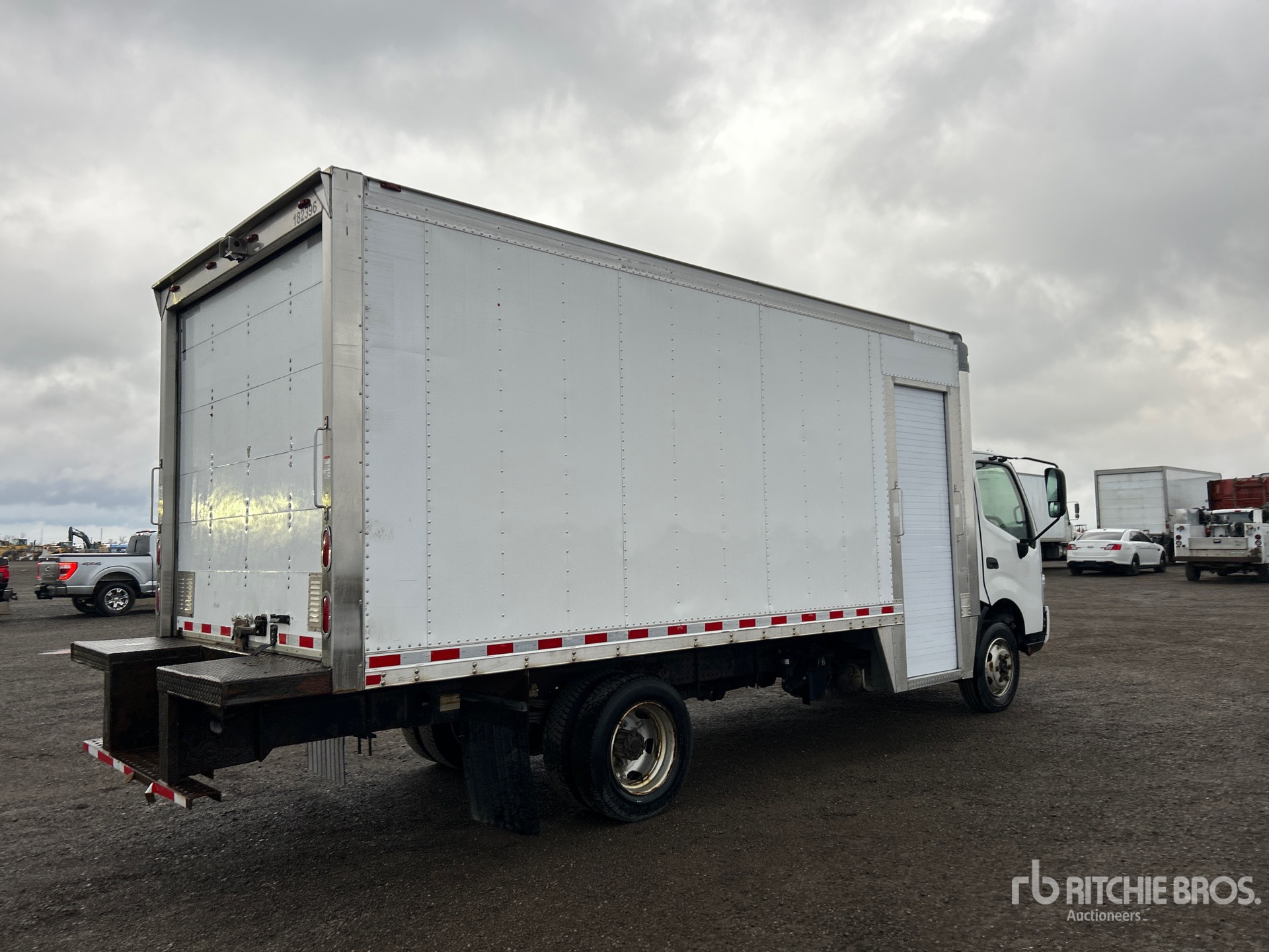 General Appearance with Imagen: esquina trasera derecha