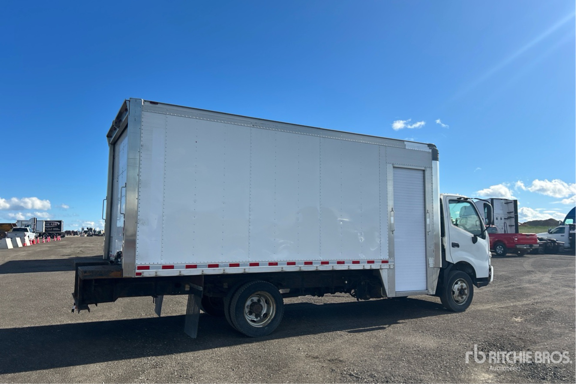 General Appearance with Foto, angolo anteriore sinistro