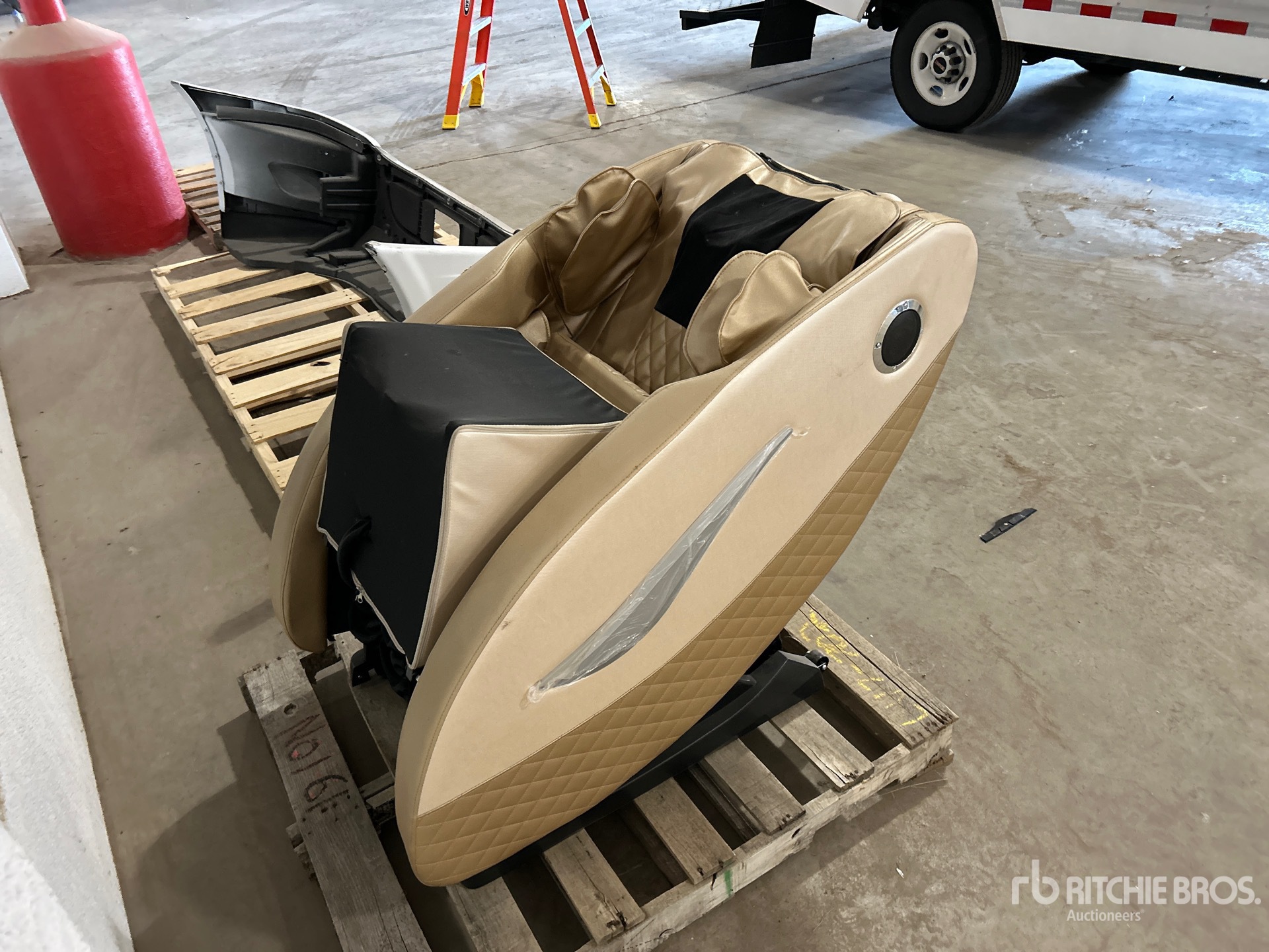 General Appearance with Bild, Ecke vorne links