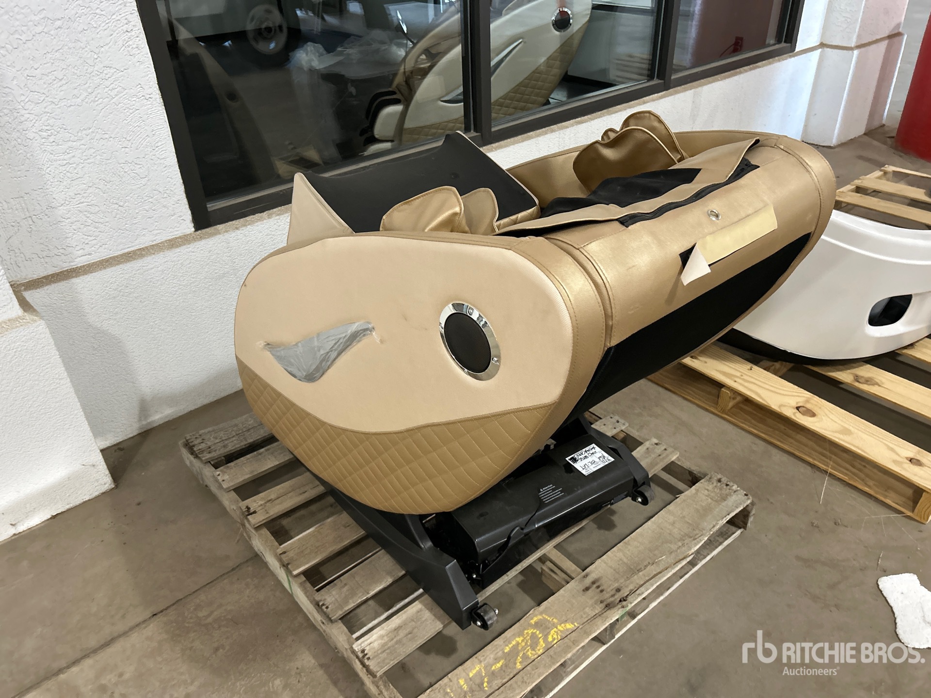 General Appearance with Bild, Ecke hinten links