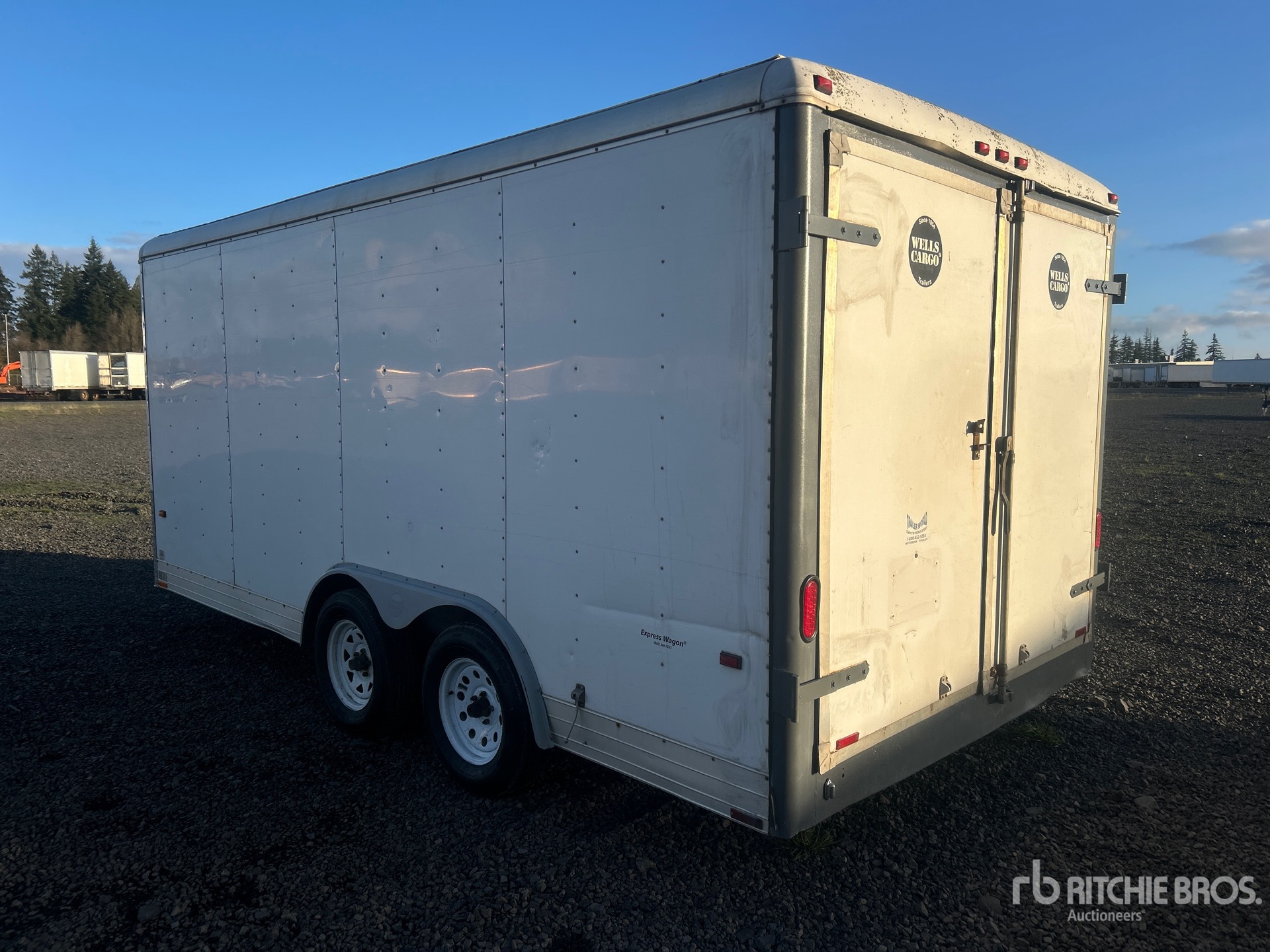 General Appearance with Foto, angolo posteriore sinistro