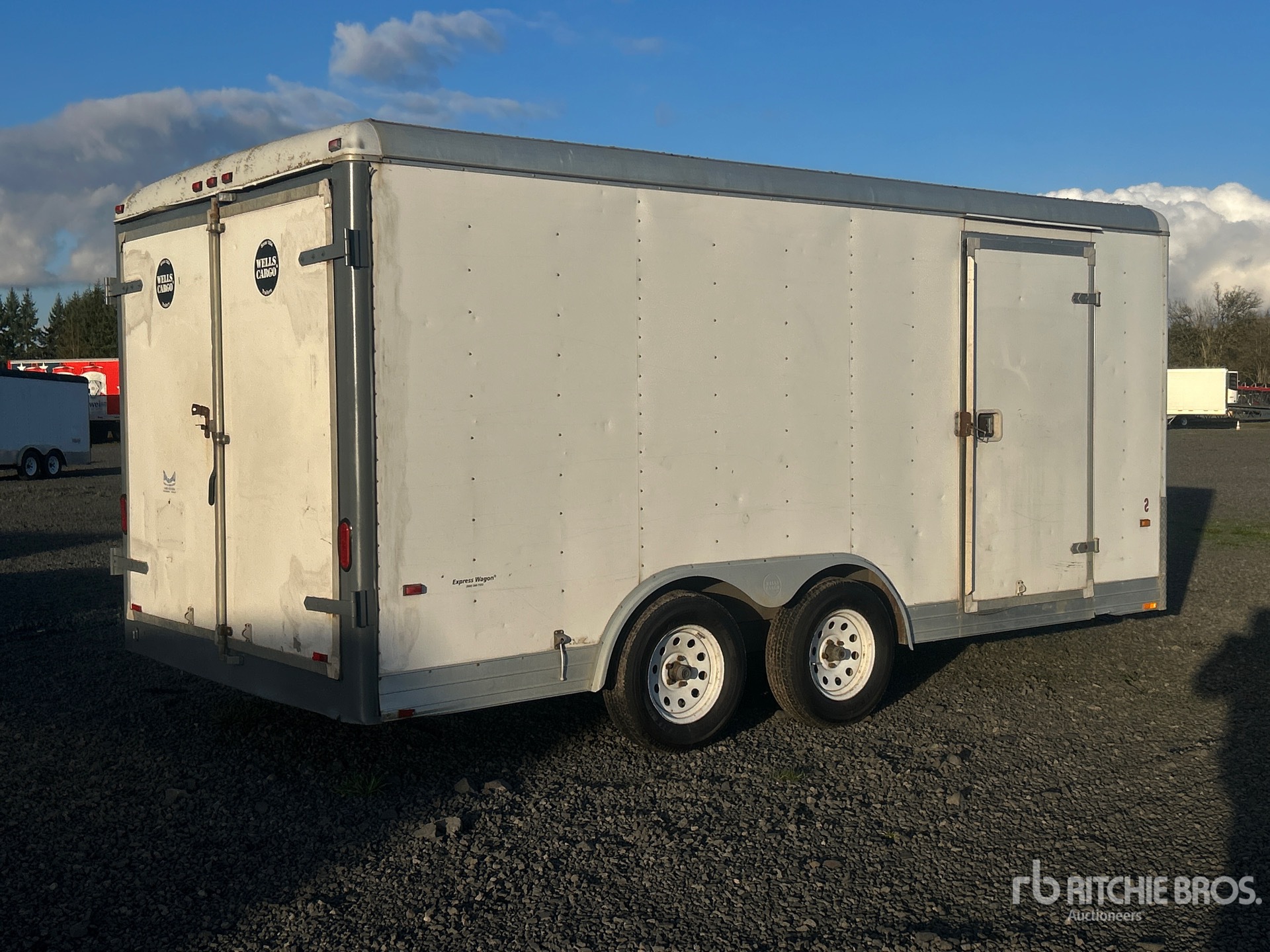 General Appearance with Foto, angolo anteriore sinistro