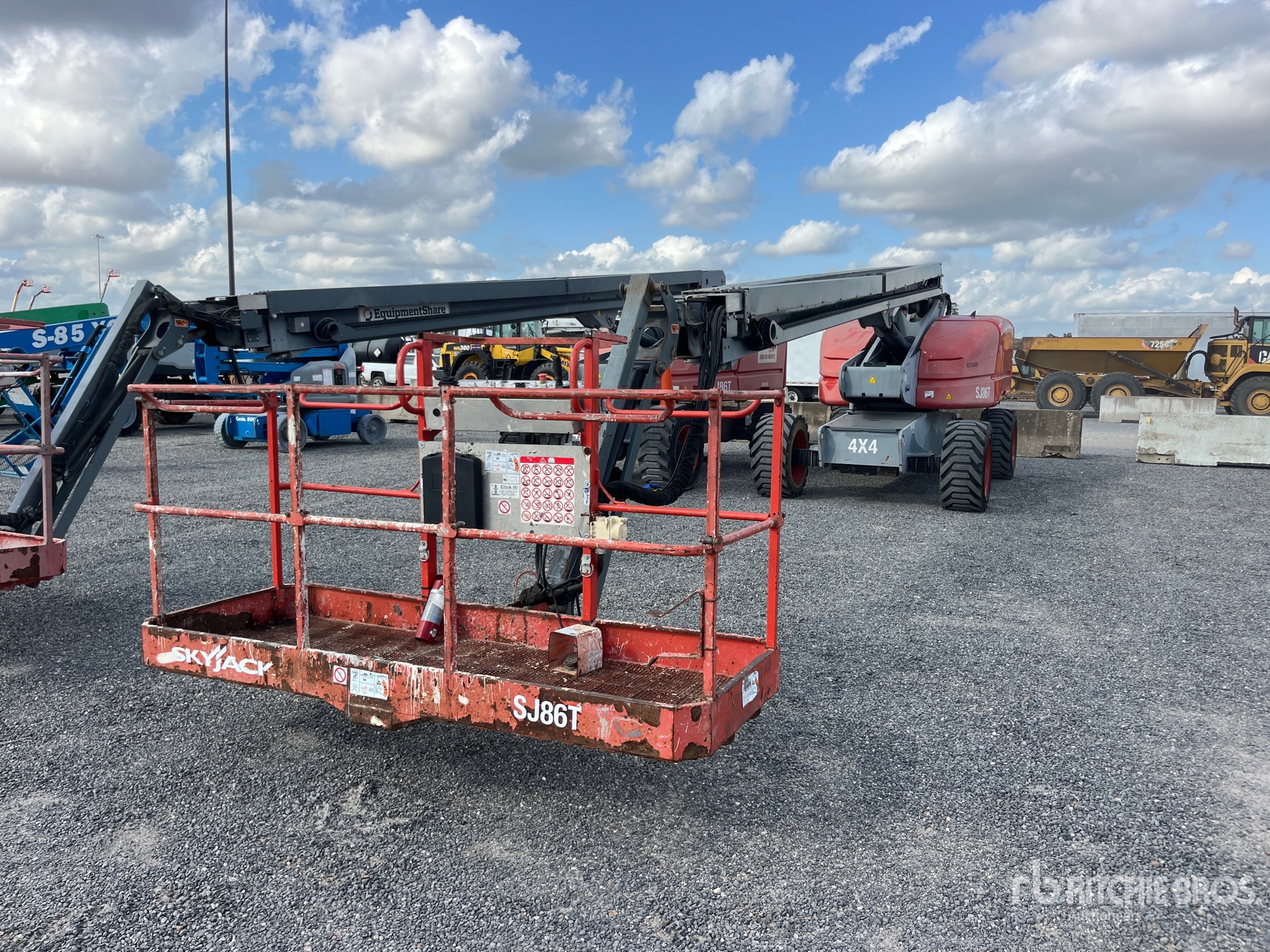 General Appearance with Foto, angolo anteriore sinistro