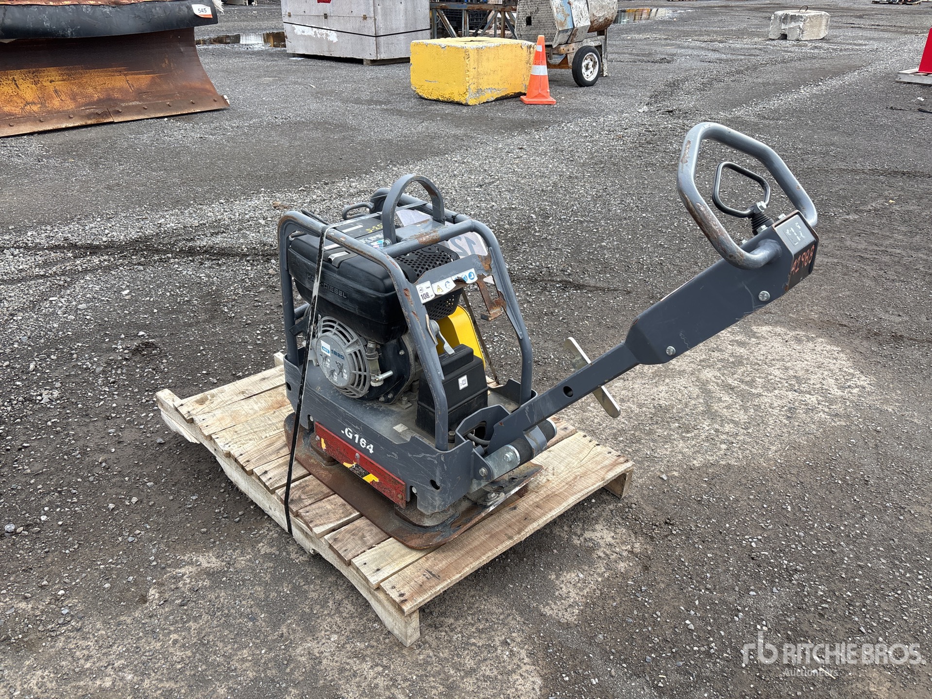 Aspect général with Image, coin arrière gauche