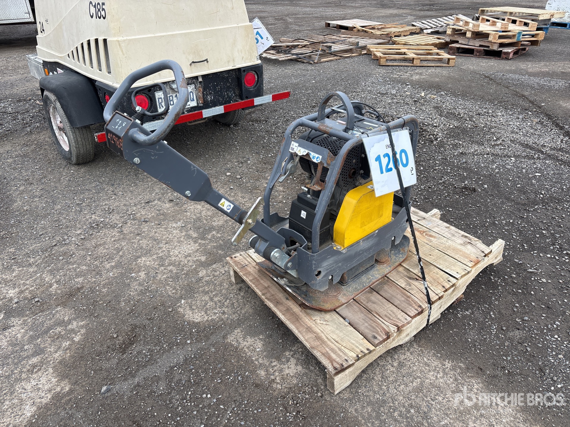 Aspect général with Image, coin arrière droit