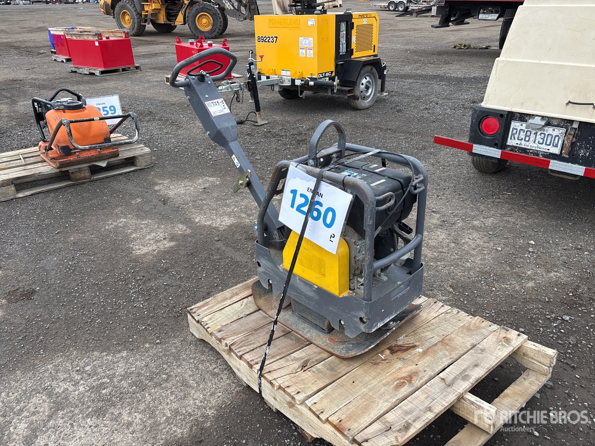 Aspect général with Image, coin avant droit