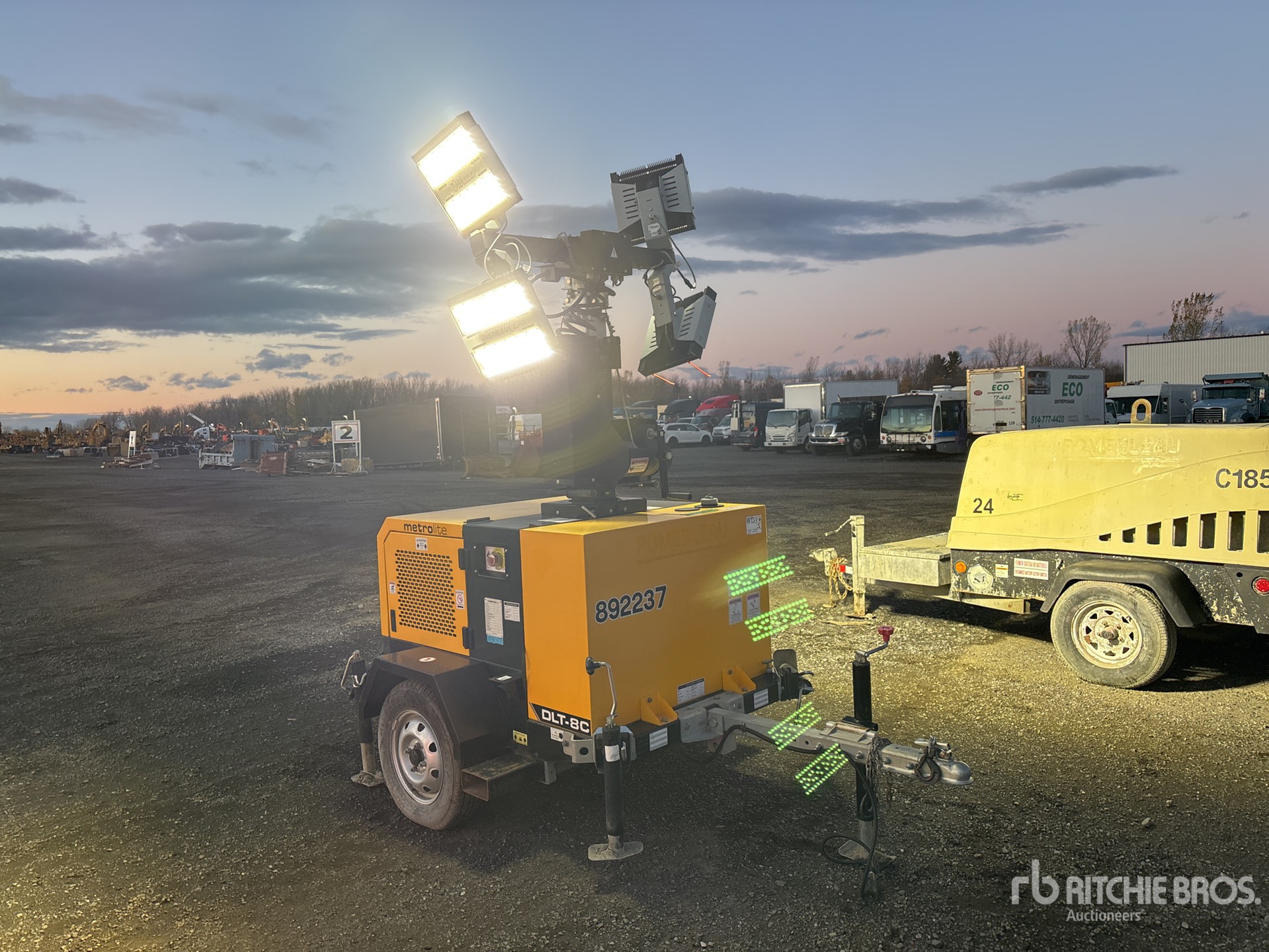 General Appearance with Bild, Ecke vorne rechts