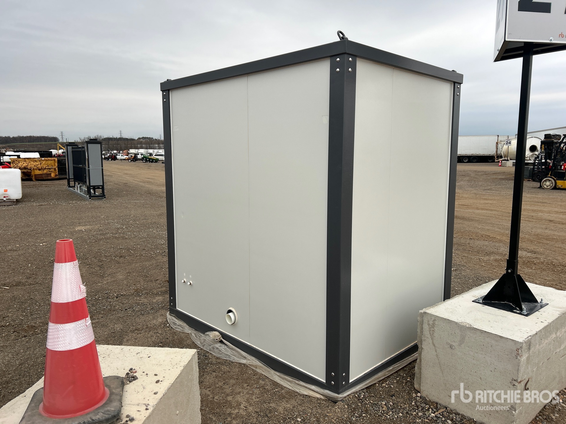 General Appearance with Bild, Ecke hinten rechts