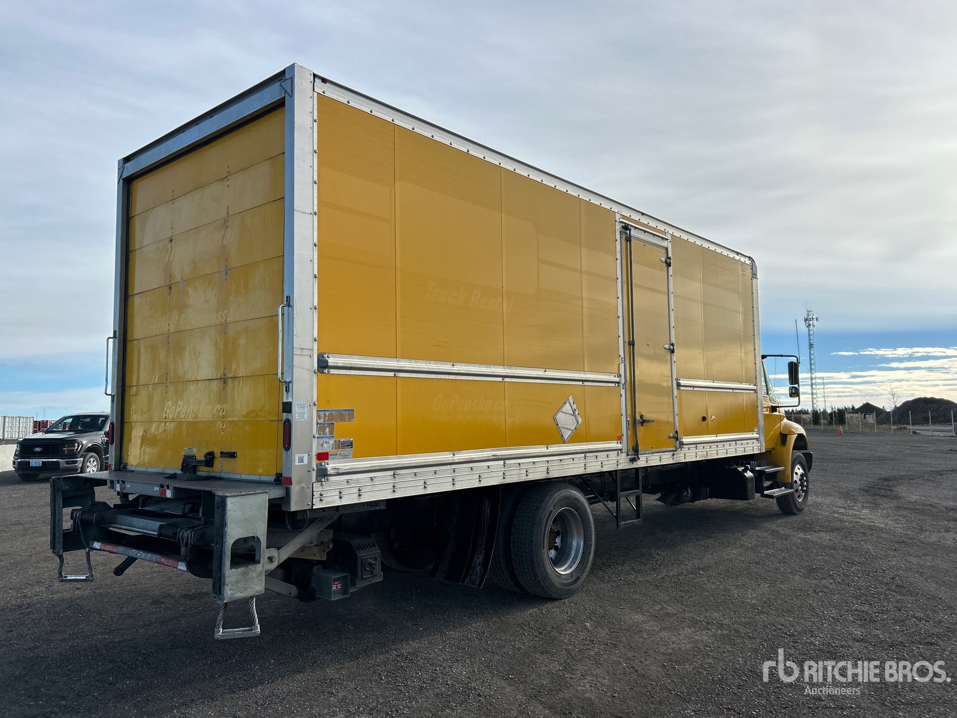 General Appearance with Foto, angolo anteriore sinistro