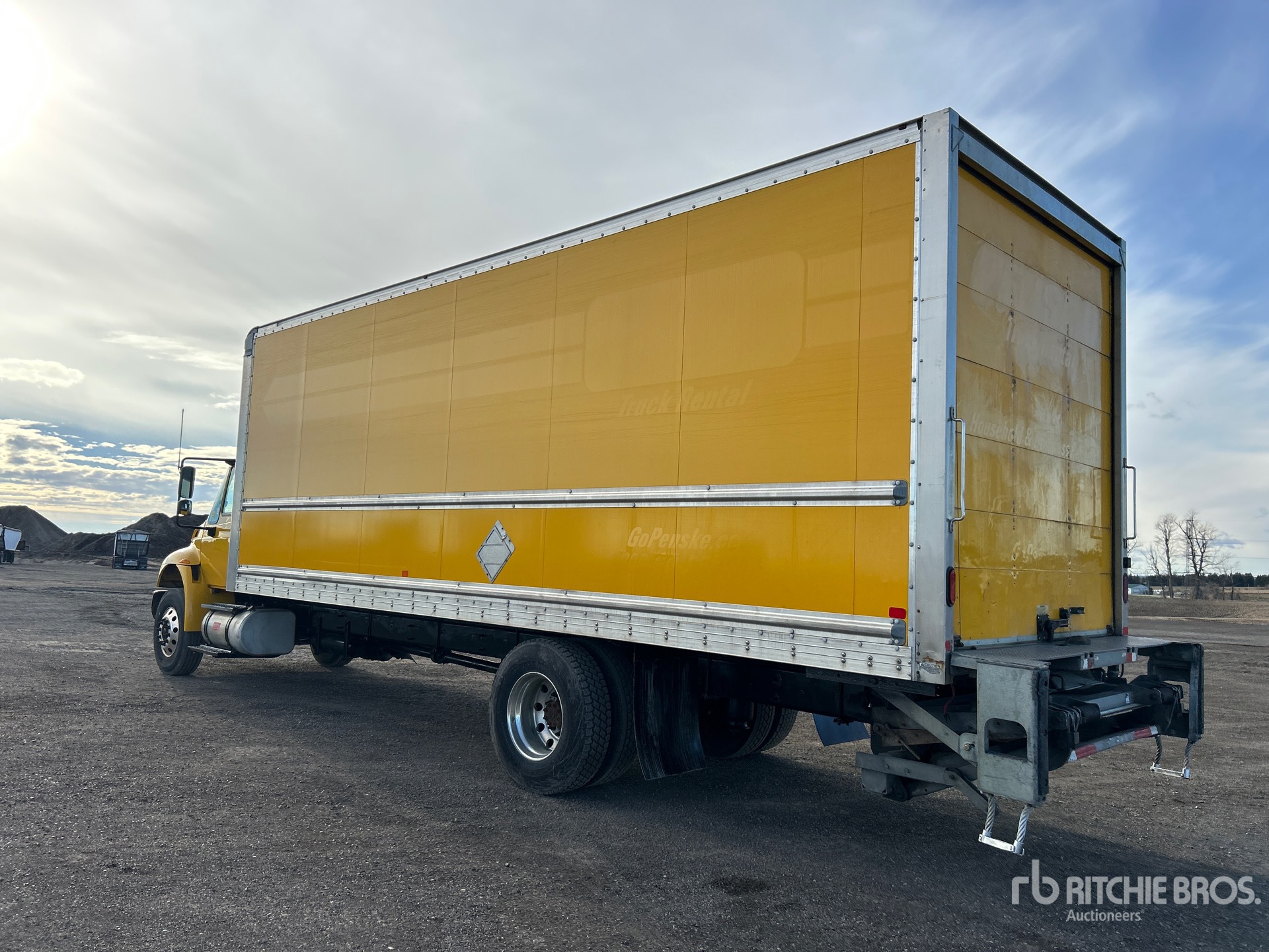 General Appearance with Foto, angolo posteriore sinistro