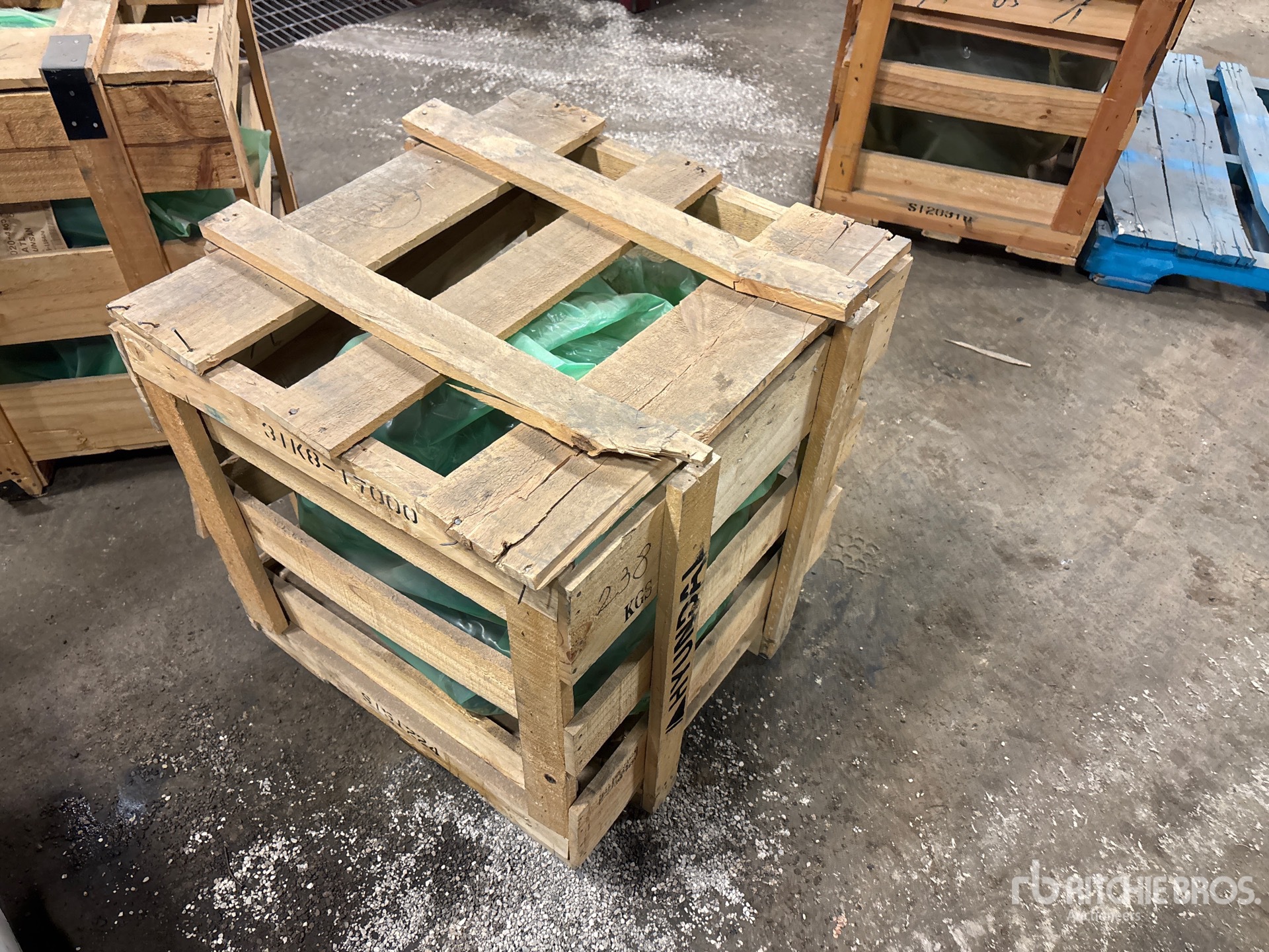 General Appearance with Foto, angolo posteriore sinistro