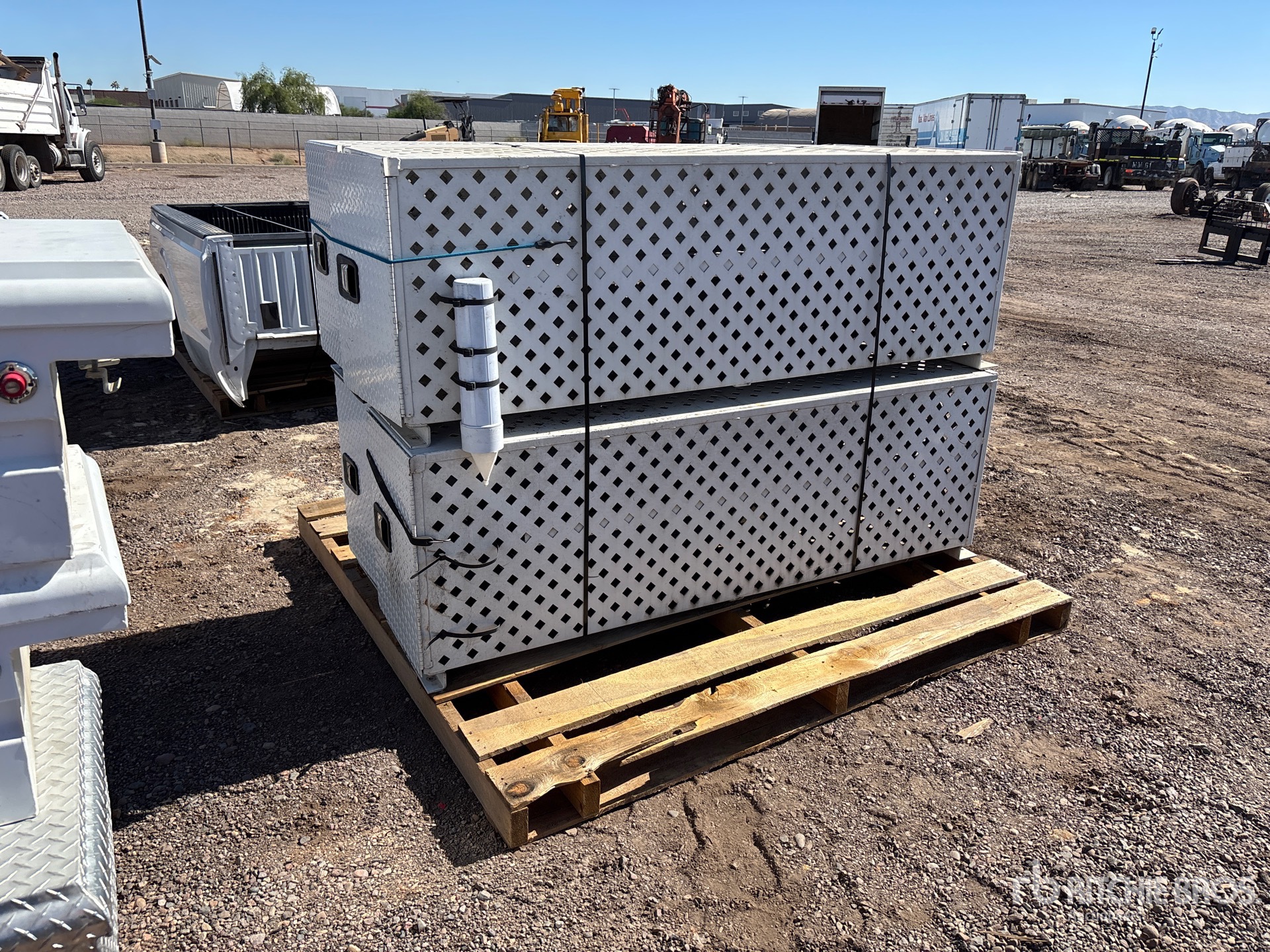 Aspect général with Image, coin avant droit