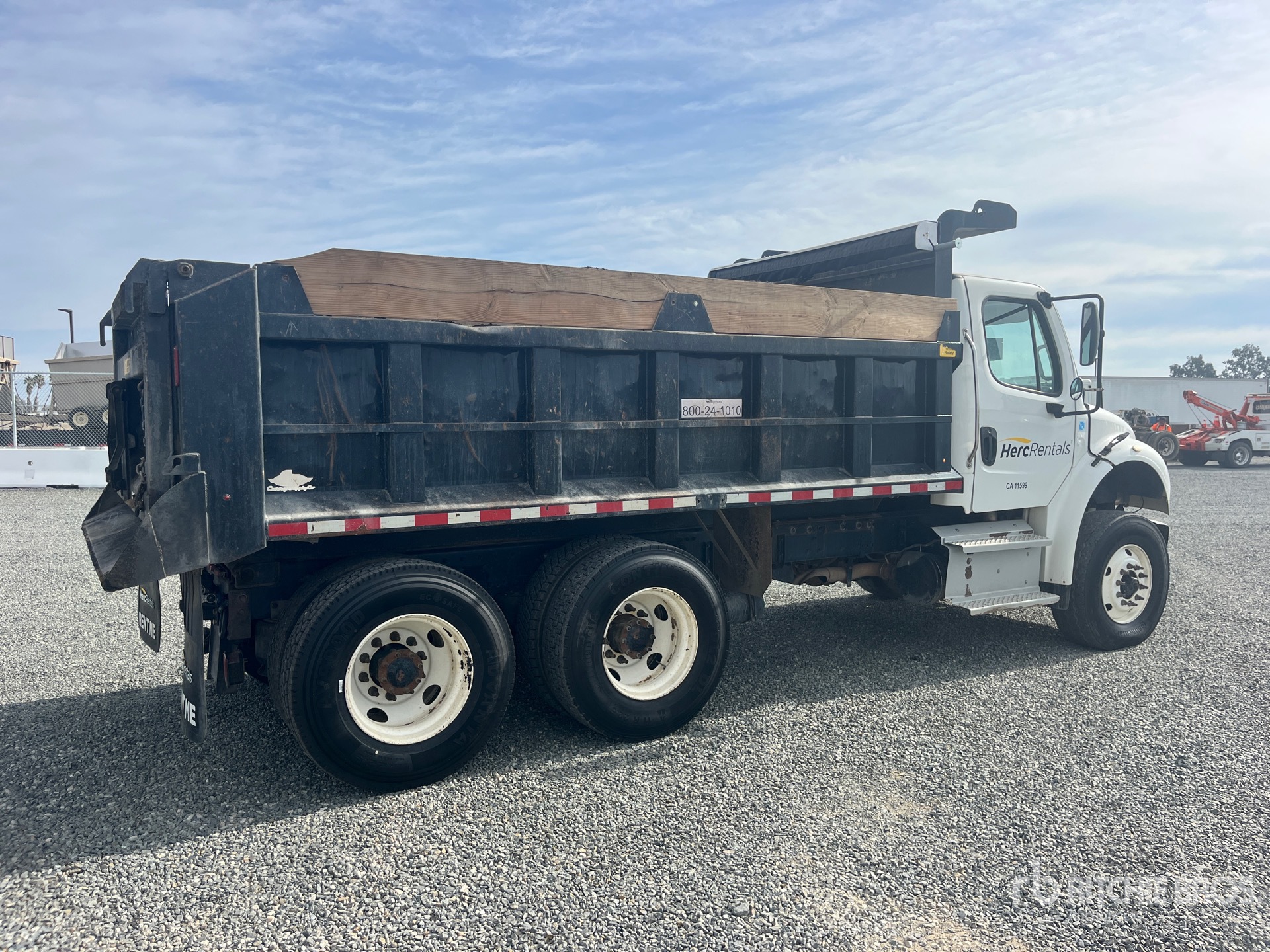 Aspect général with Image, coin arrière droit