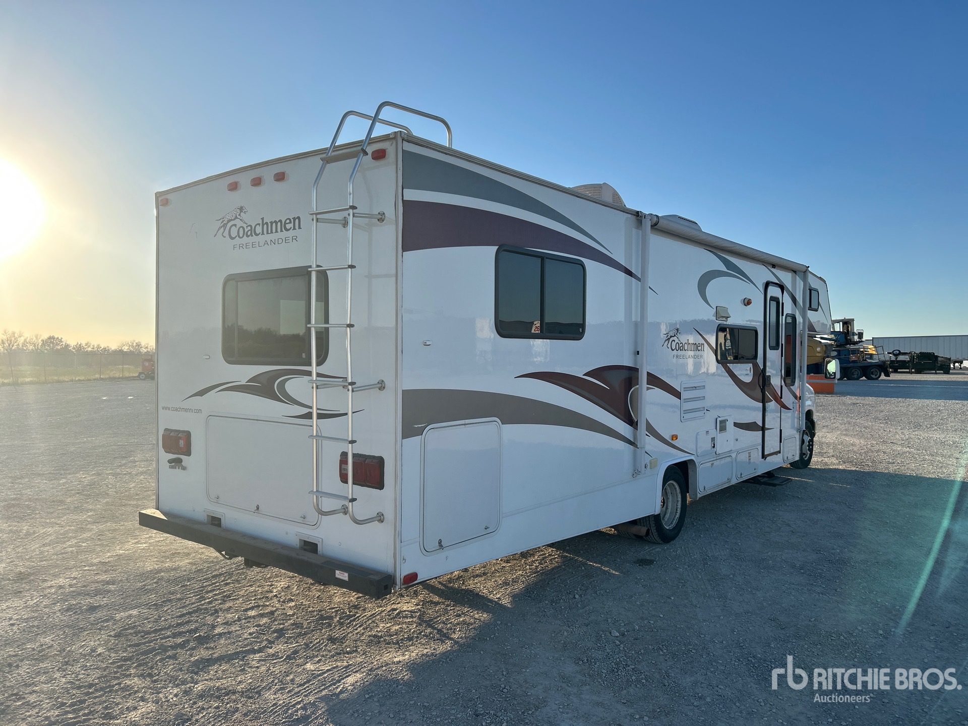 General Appearance with Imagen: esquina trasera derecha