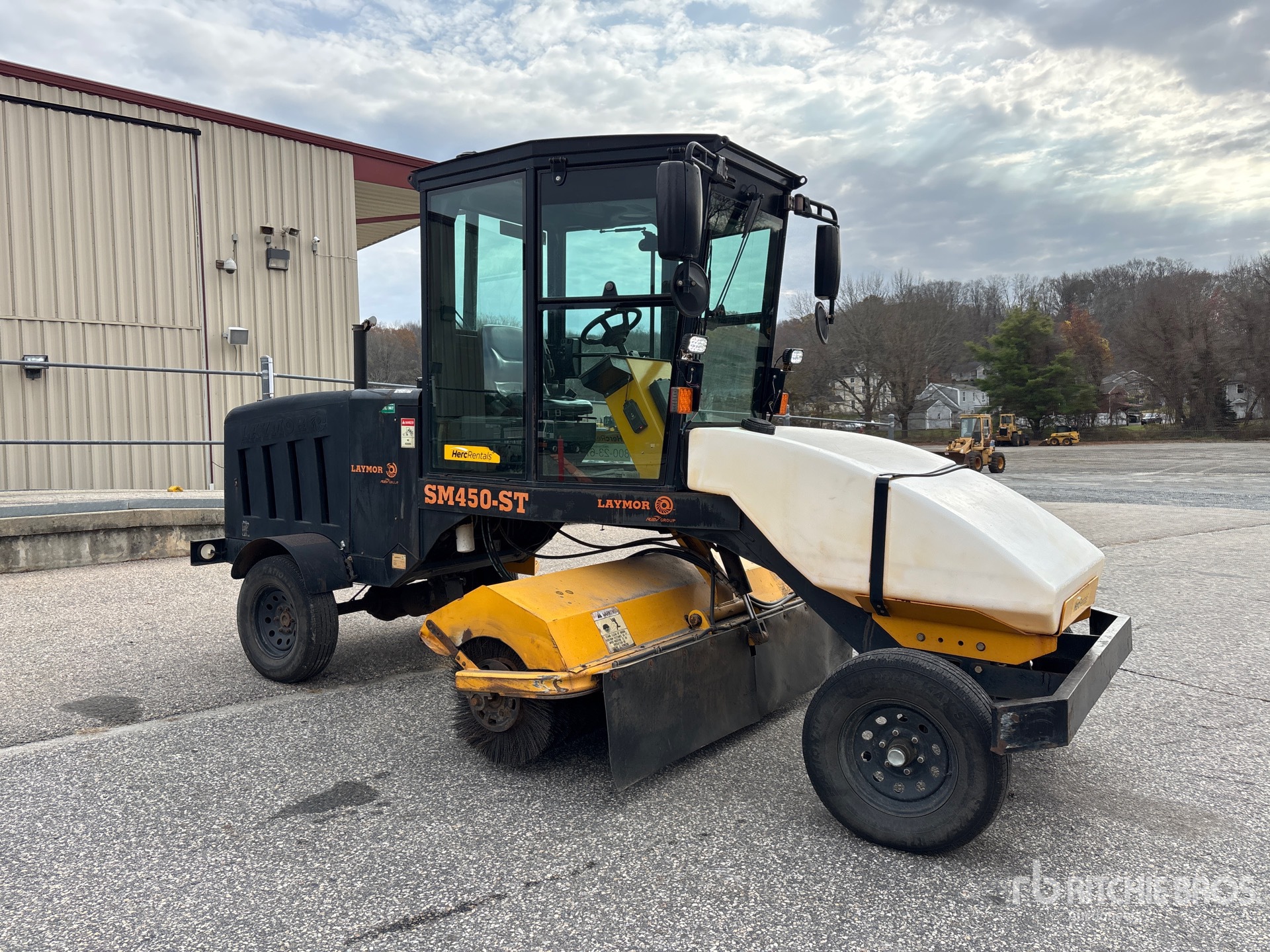 General Appearance with Bild, Ecke vorne rechts