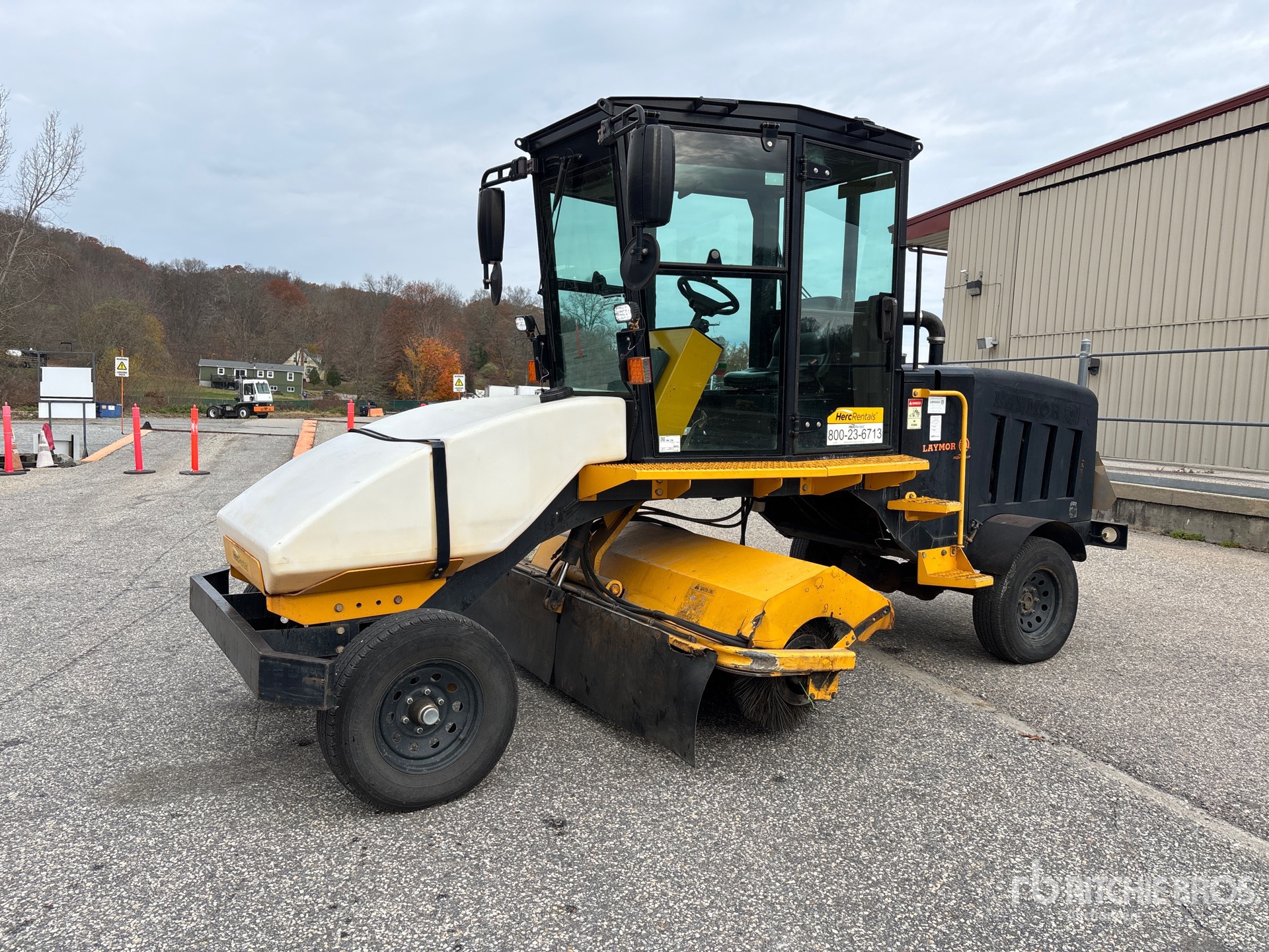 General Appearance with Bild, Ecke vorne links