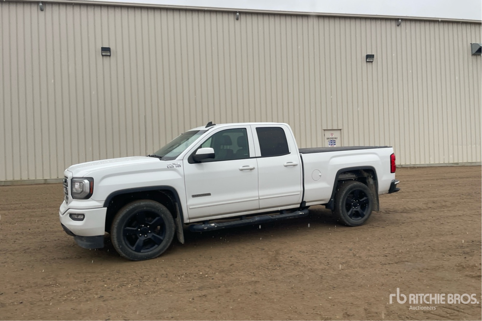 General Appearance with Bild, Ecke vorne links