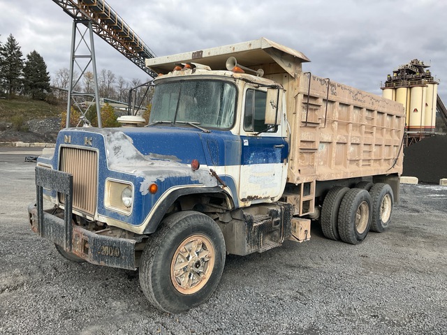 1981 Mack DM685S 6x4 T/A Dump Truck 1981 Mack DM685S 6x4 T/A Dump Truck