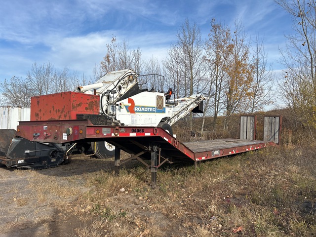 2005 Rogers PT35L80 87870 lb T/A Single Drop Lowboy Trailer