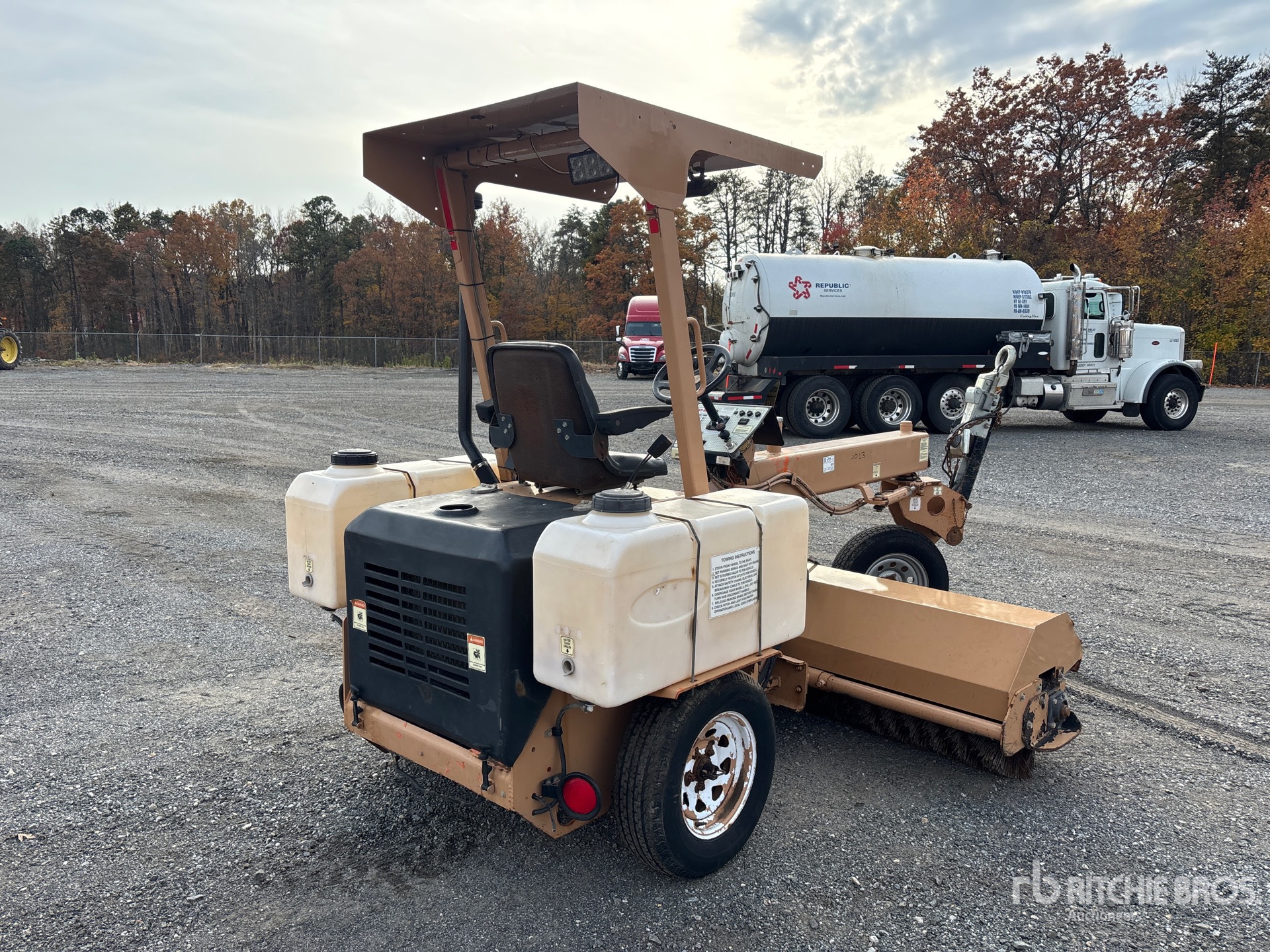 General Appearance with Foto, angolo anteriore sinistro