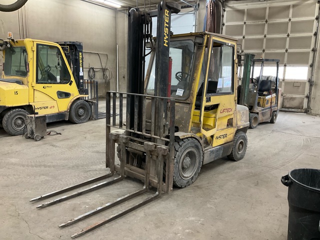 Hyster H60XM 6000 lb Pneumatic Tire Forklift