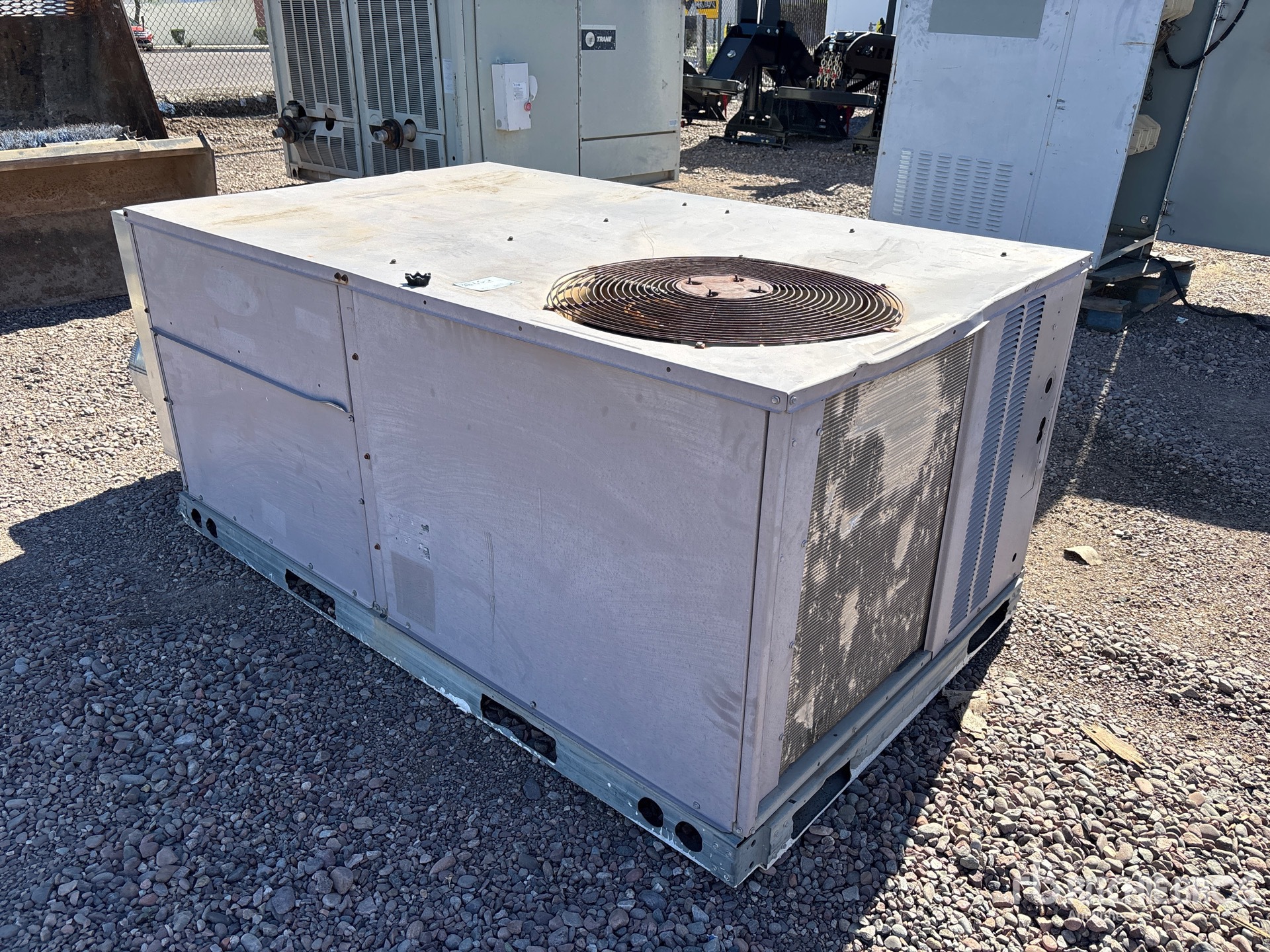 General Appearance with Bild, Ecke vorne rechts